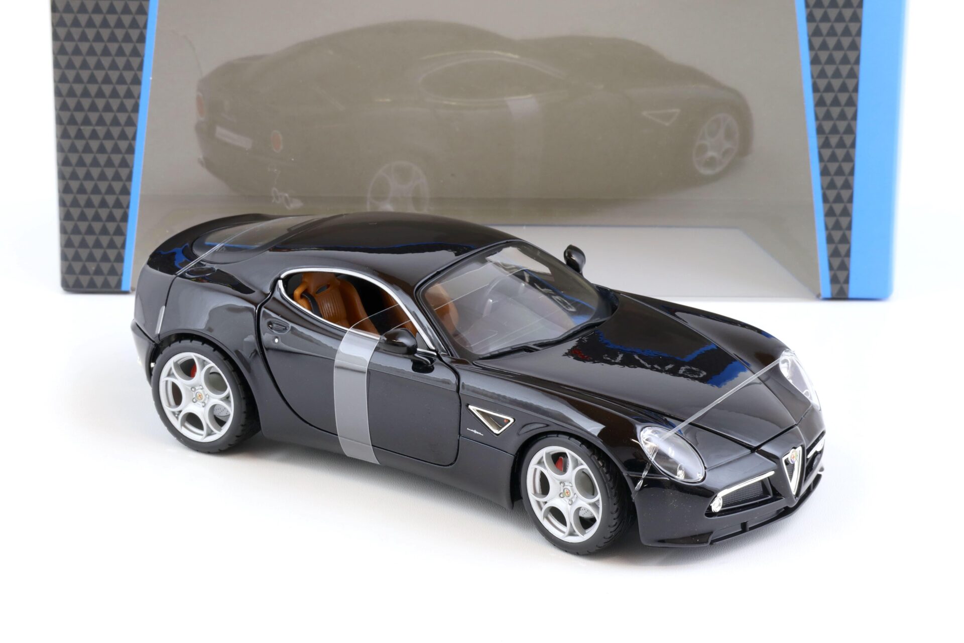 1:18 Bburago Alfa Romeo 8C Competizione black metallic