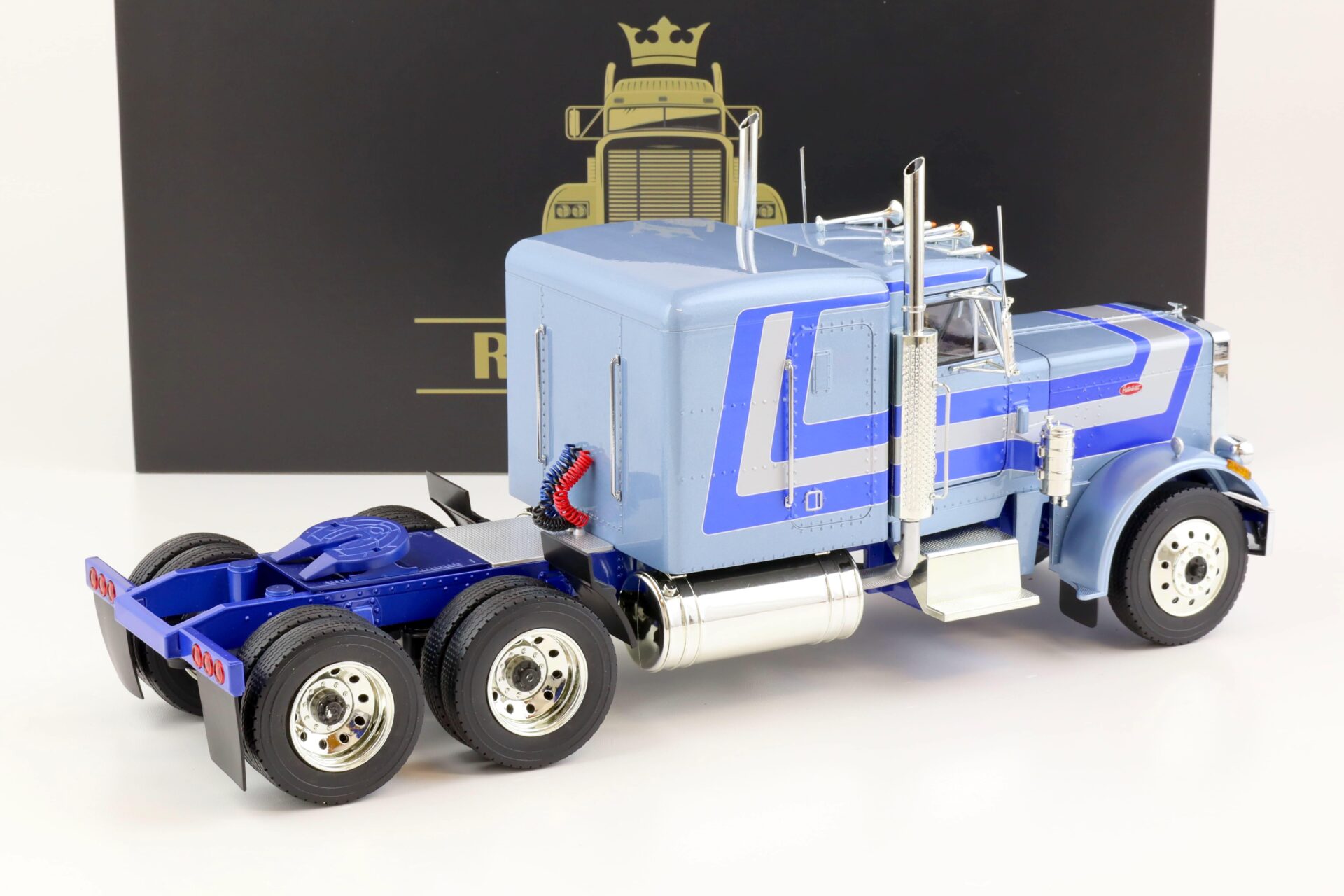1:18 Road Kings LKW Peterbilt 359 SZM 1967 light blue metallic/ blue/ silver