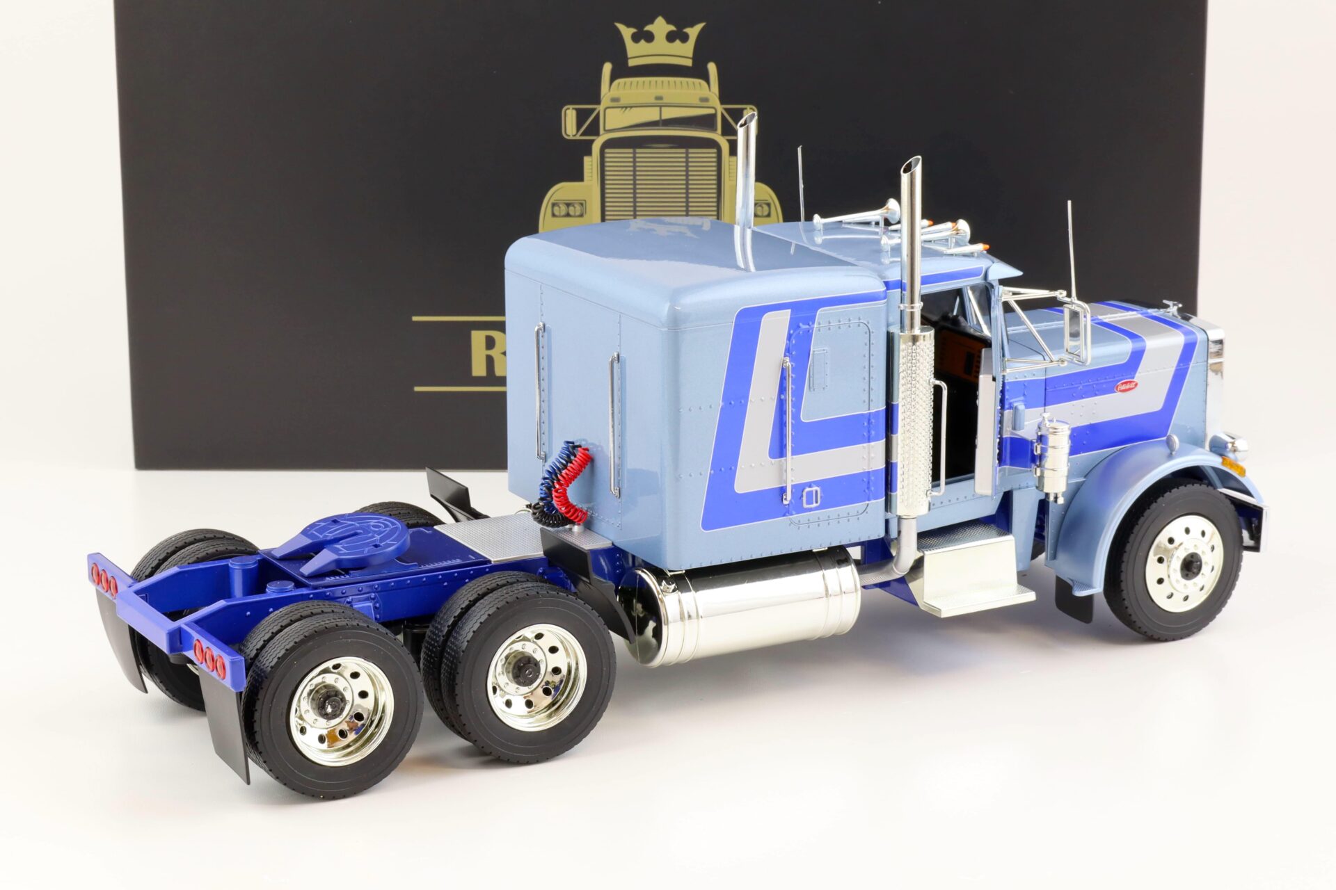 1:18 Road Kings LKW Peterbilt 359 SZM 1967 light blue metallic/ blue/ silver
