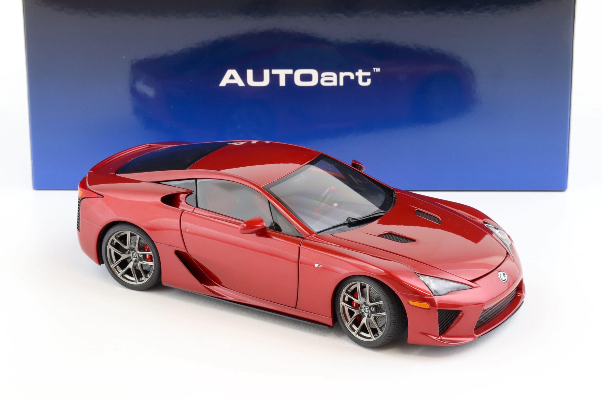 1:18 AUTOart Lexus LFA 2010 pearl red 78853