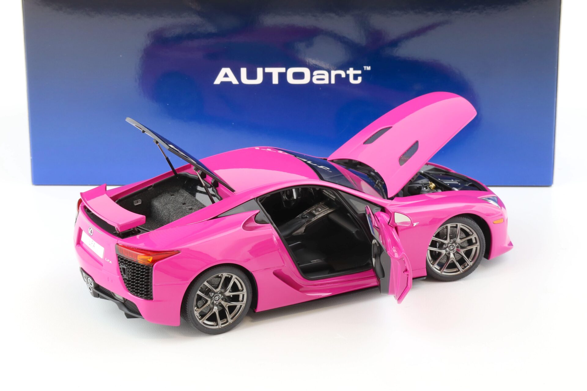 1:18 AUTOart Lexus LFA 2010 passionate pink 78859