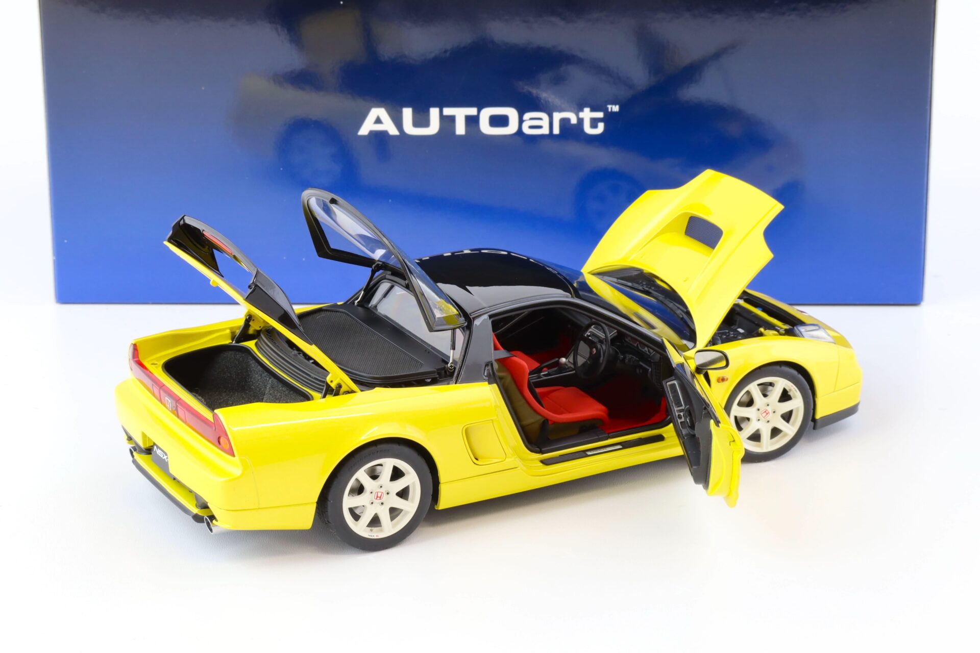 1:18 AUTOart Honda NSX-R (NA2) 2019 Indy yellow pearl 73214