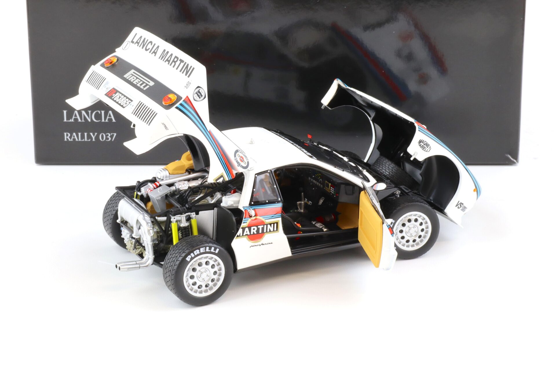 1:18 Kyosho Lancia 037 Rally Monte Carlo 1983 Röhrl/ Geistdörfer #1