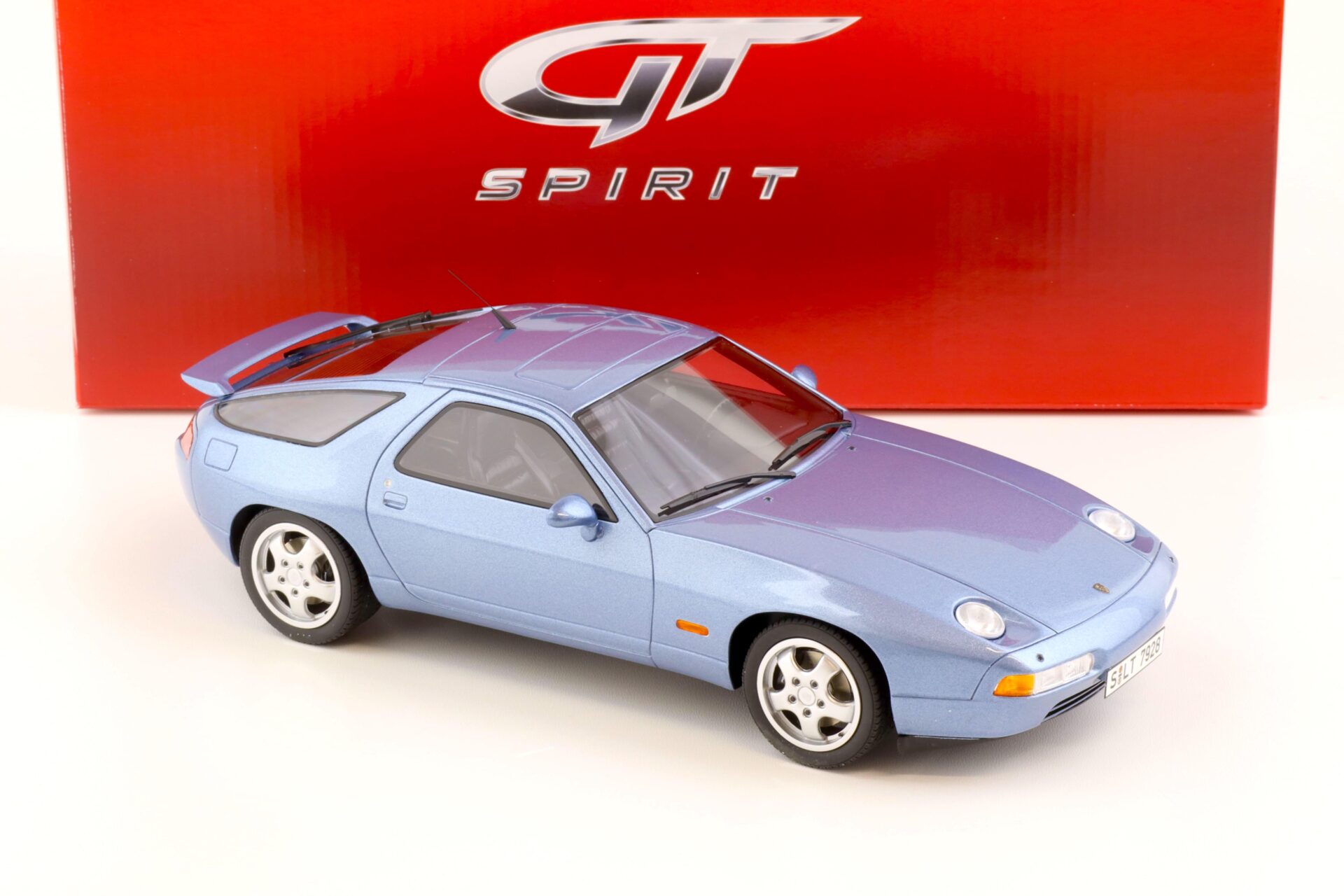 1:18 GT Spirit GT006CS Porsche 928 GTS light blue metallic
