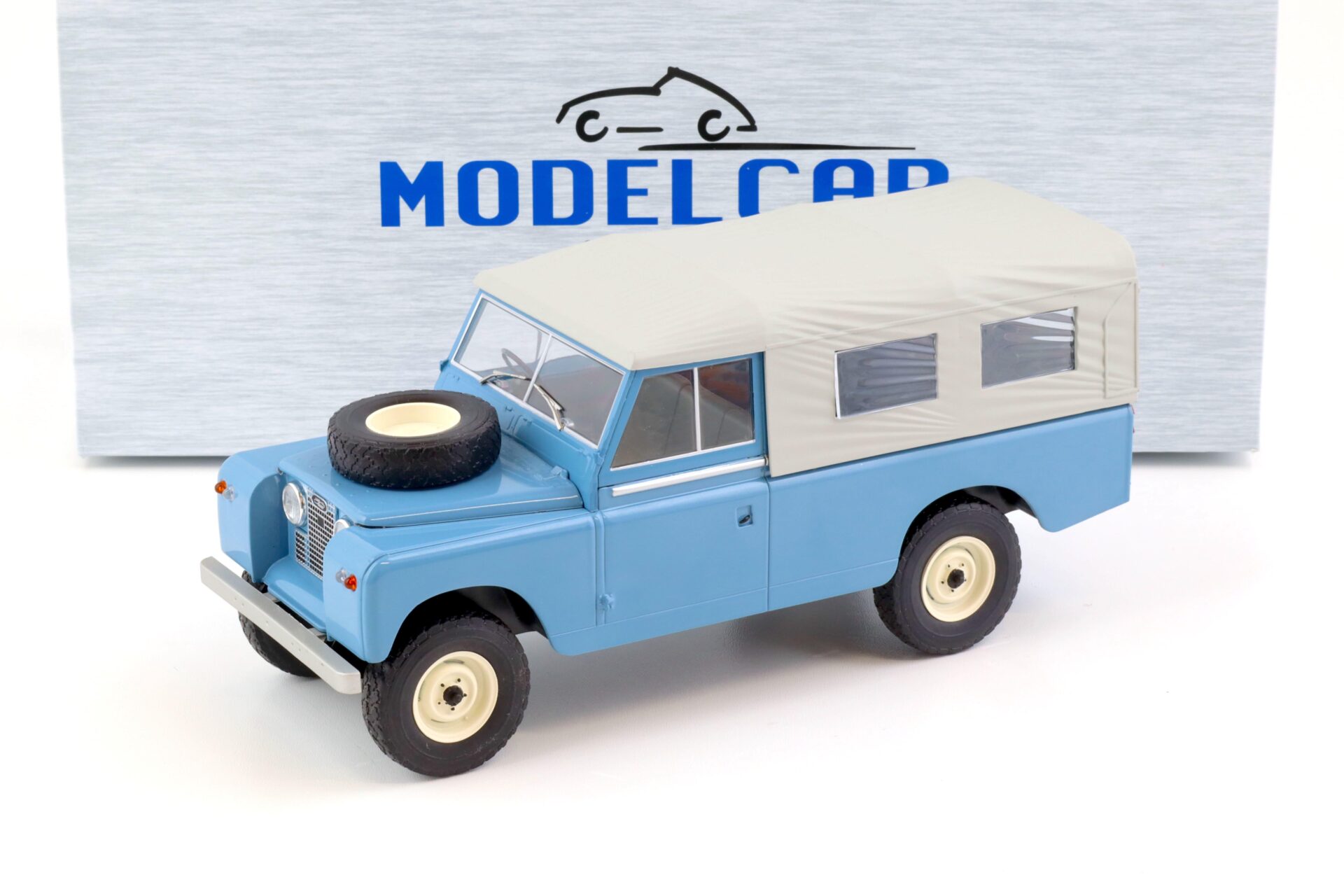 1:18 MCG Land Rover Series II 109 Pickup light blue/ grey