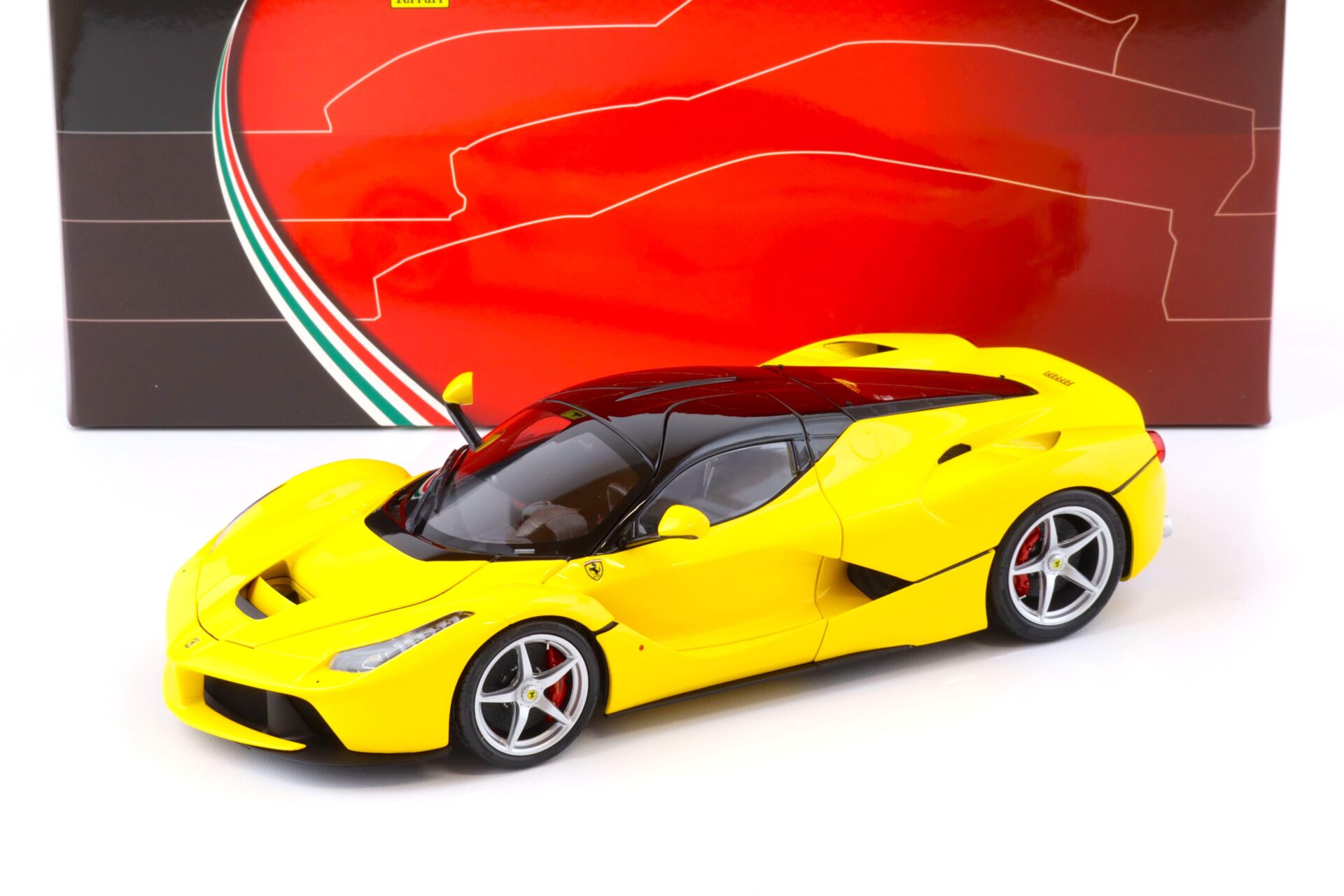 1:18 BBR Ferrari LaFerrari yellow/ black FULL OPENING