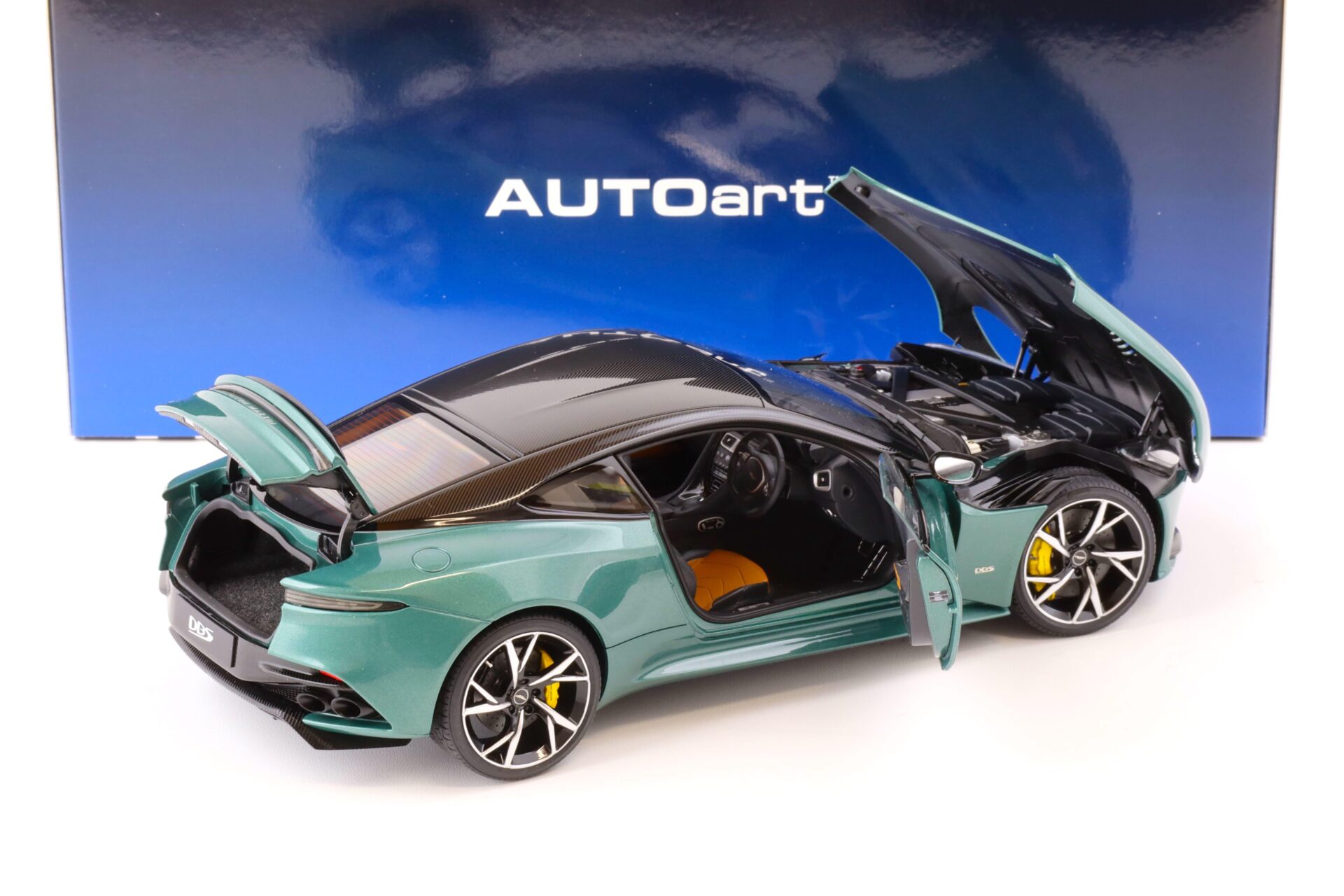1:18 AUTOart Aston Martin DBS Superleggera Racing green metallic 70297