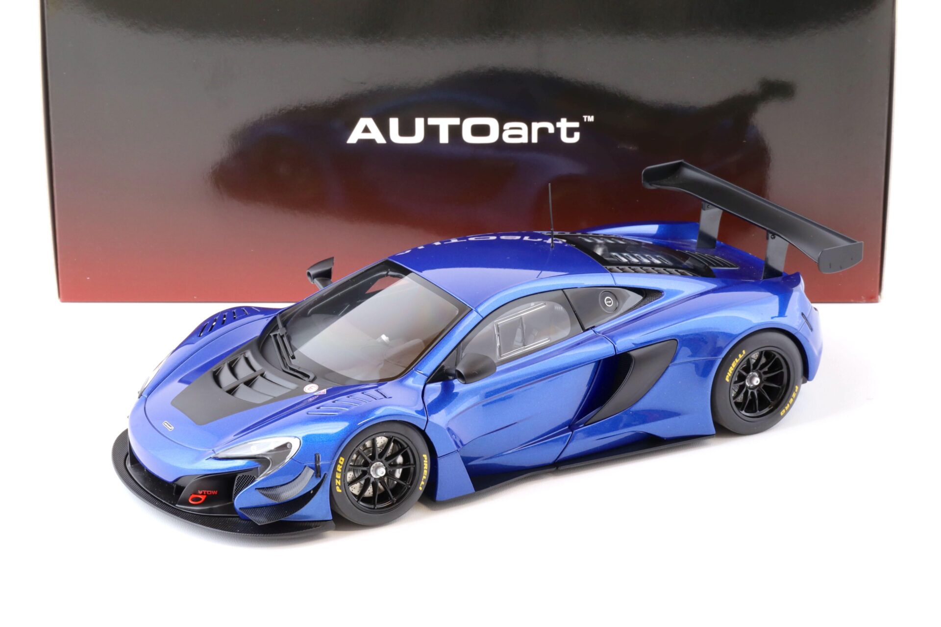 1:18 AUTOart McLAREN 650S GT3 2017 blue/ black accents 81641