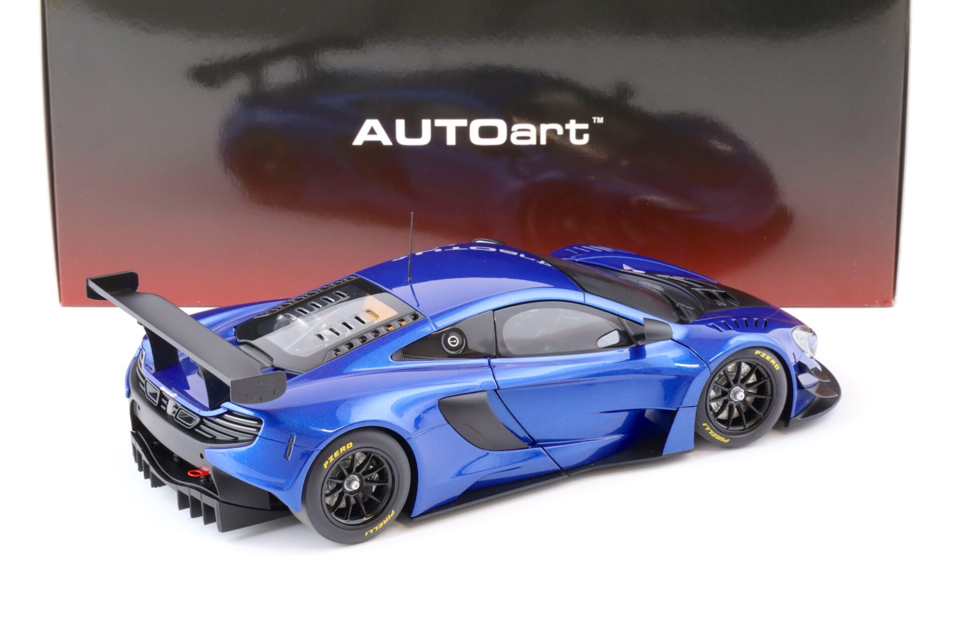 1:18 AUTOart McLAREN 650S GT3 2017 blue/ black accents 81641