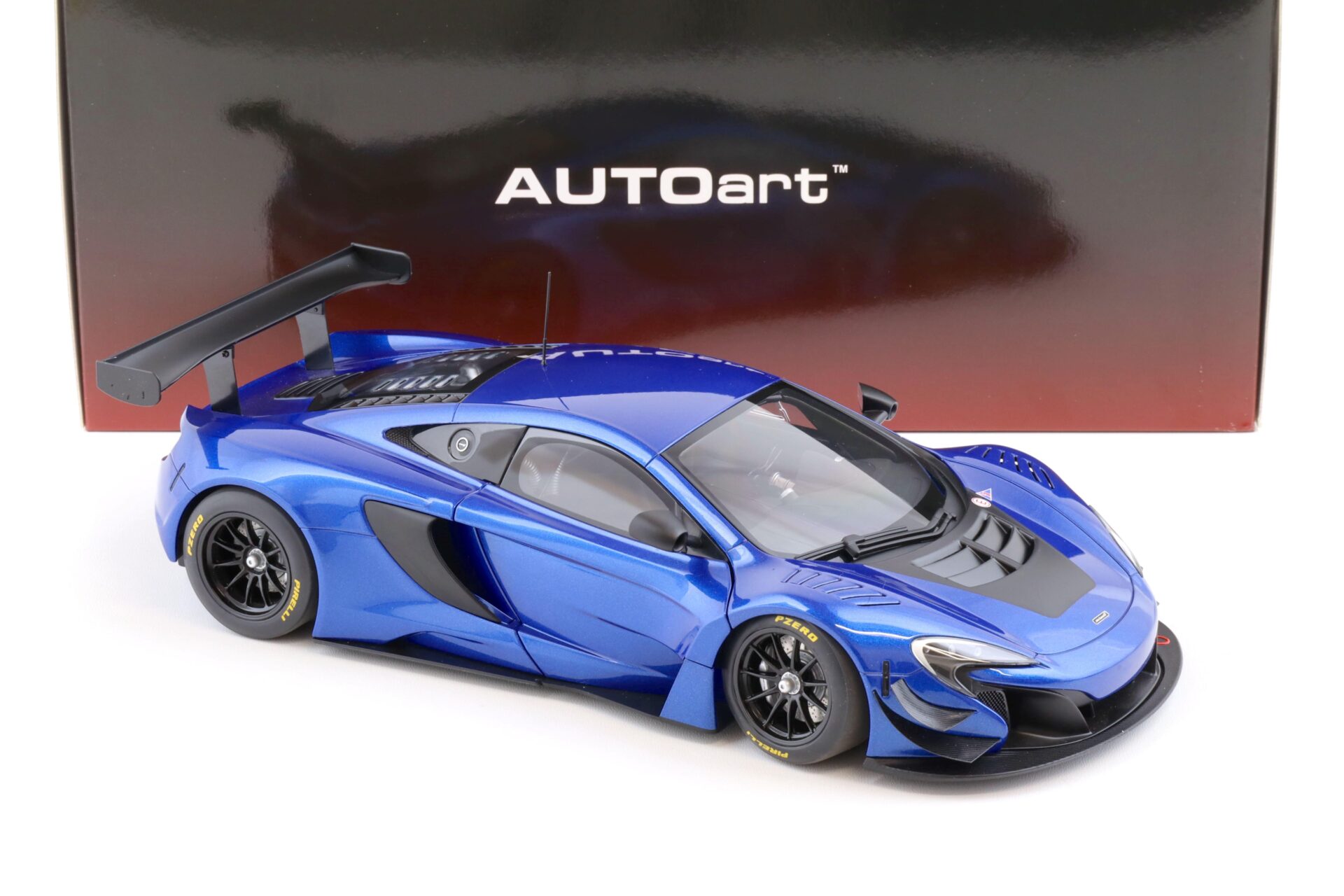 1:18 AUTOart McLAREN 650S GT3 2017 blue/ black accents 81641