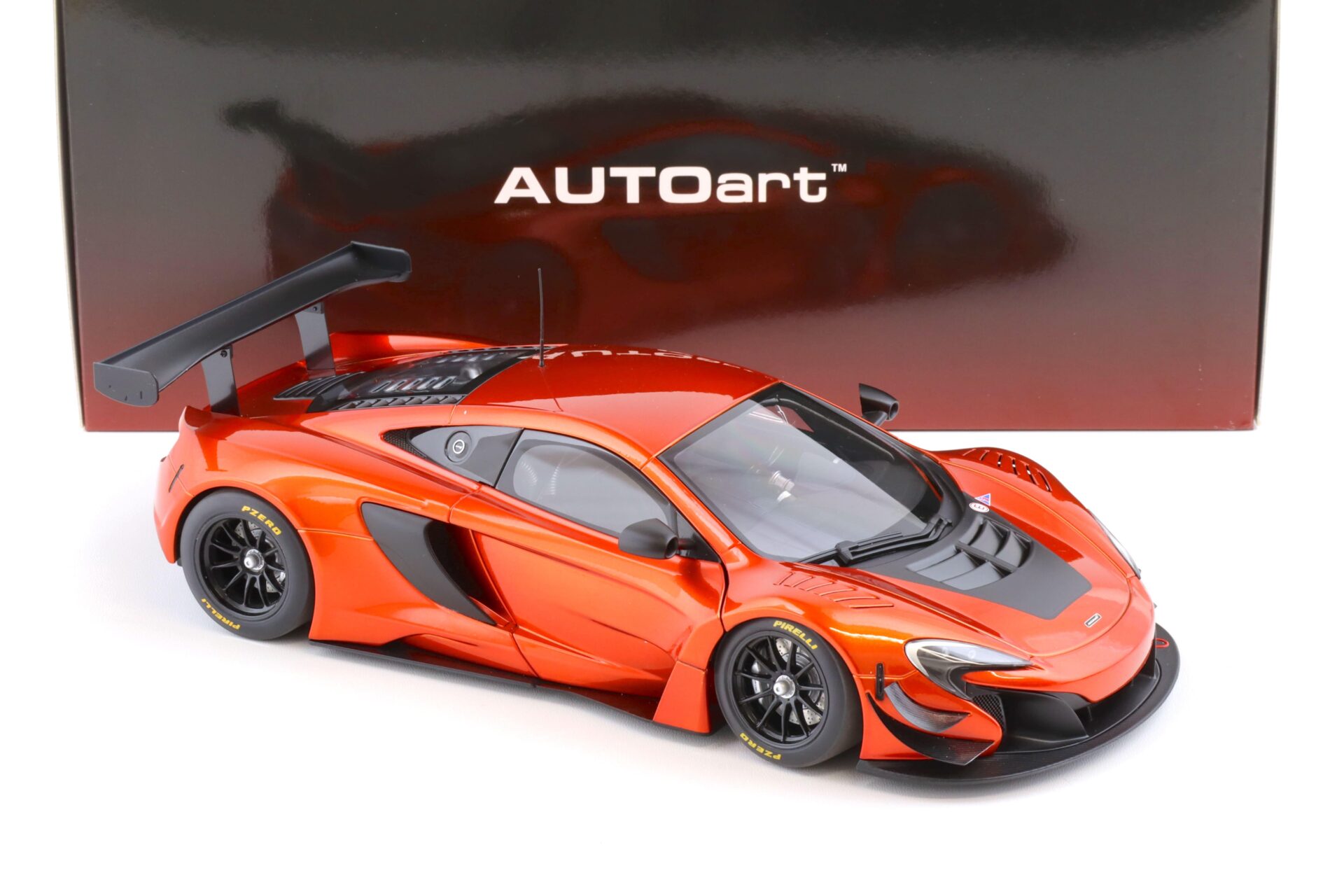 1:18 AUTOart McLAREN 650S GT3 2017 volcano orange/ black accents 81642