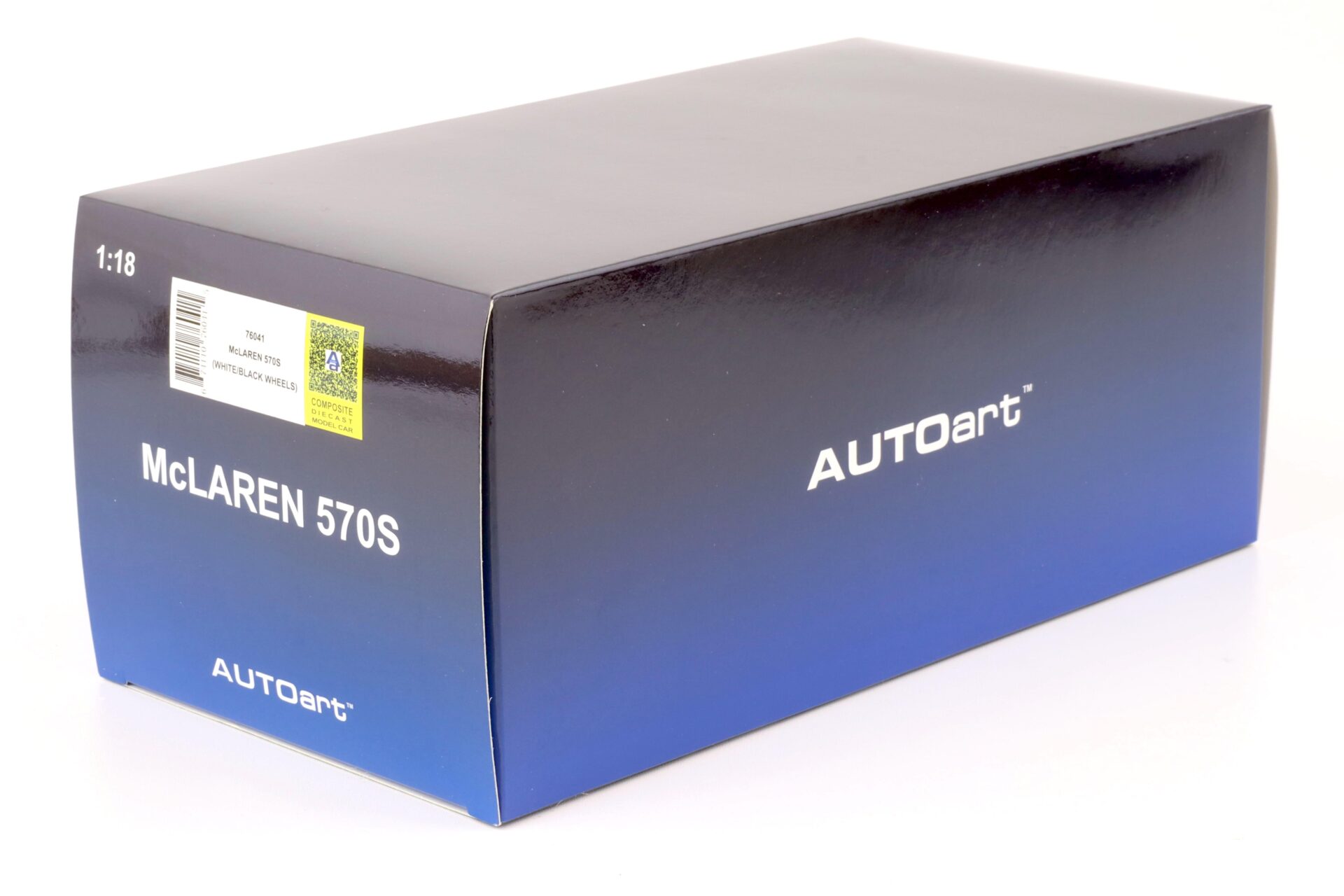 1:18 AUTOart McLaren 570S Coupe 2016 white/ black accents 76041