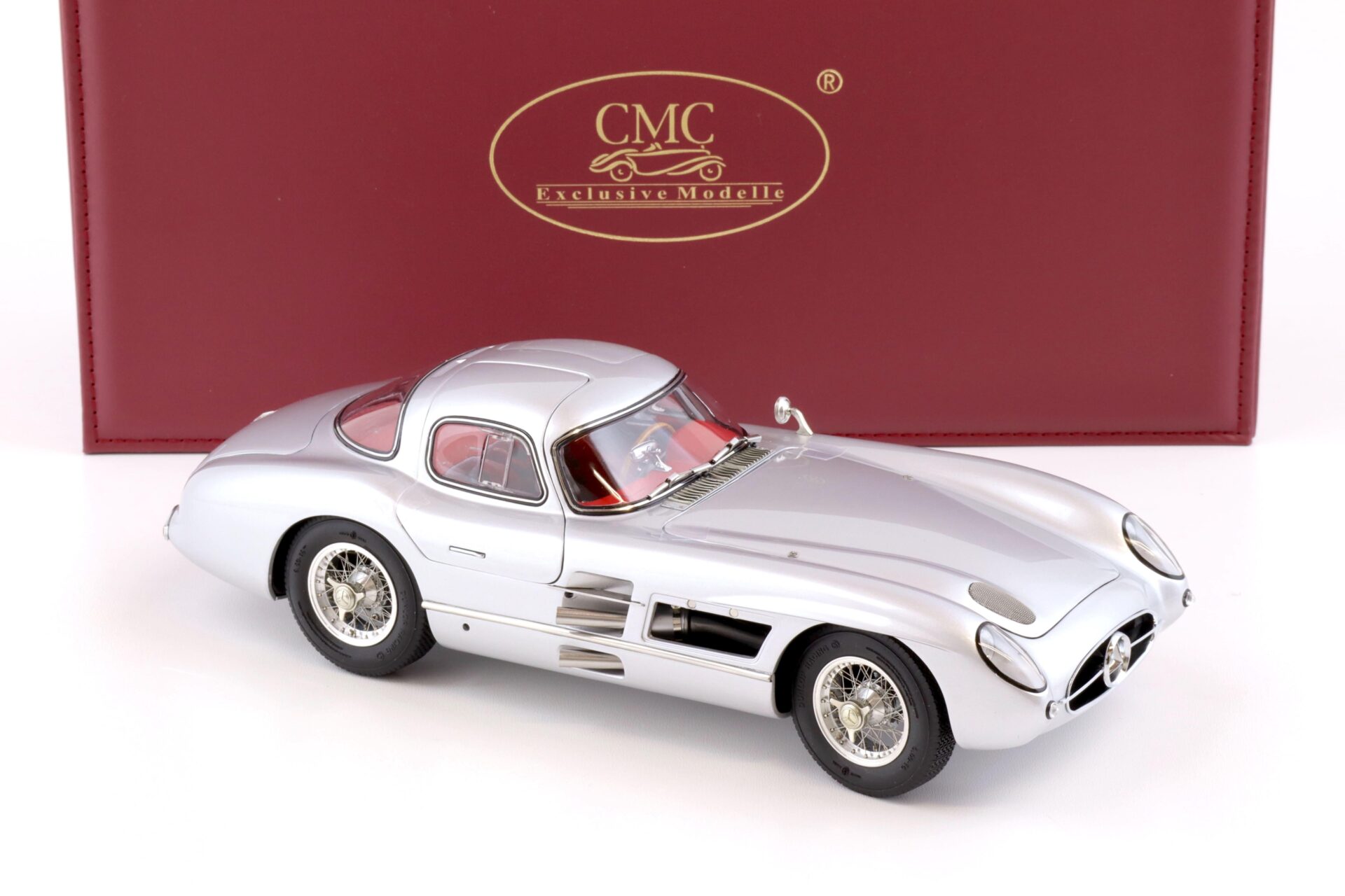 1:18 CMC Mercedes 300 SLR Uhlenhaut Coupe 1955 silver/ red interior M-076