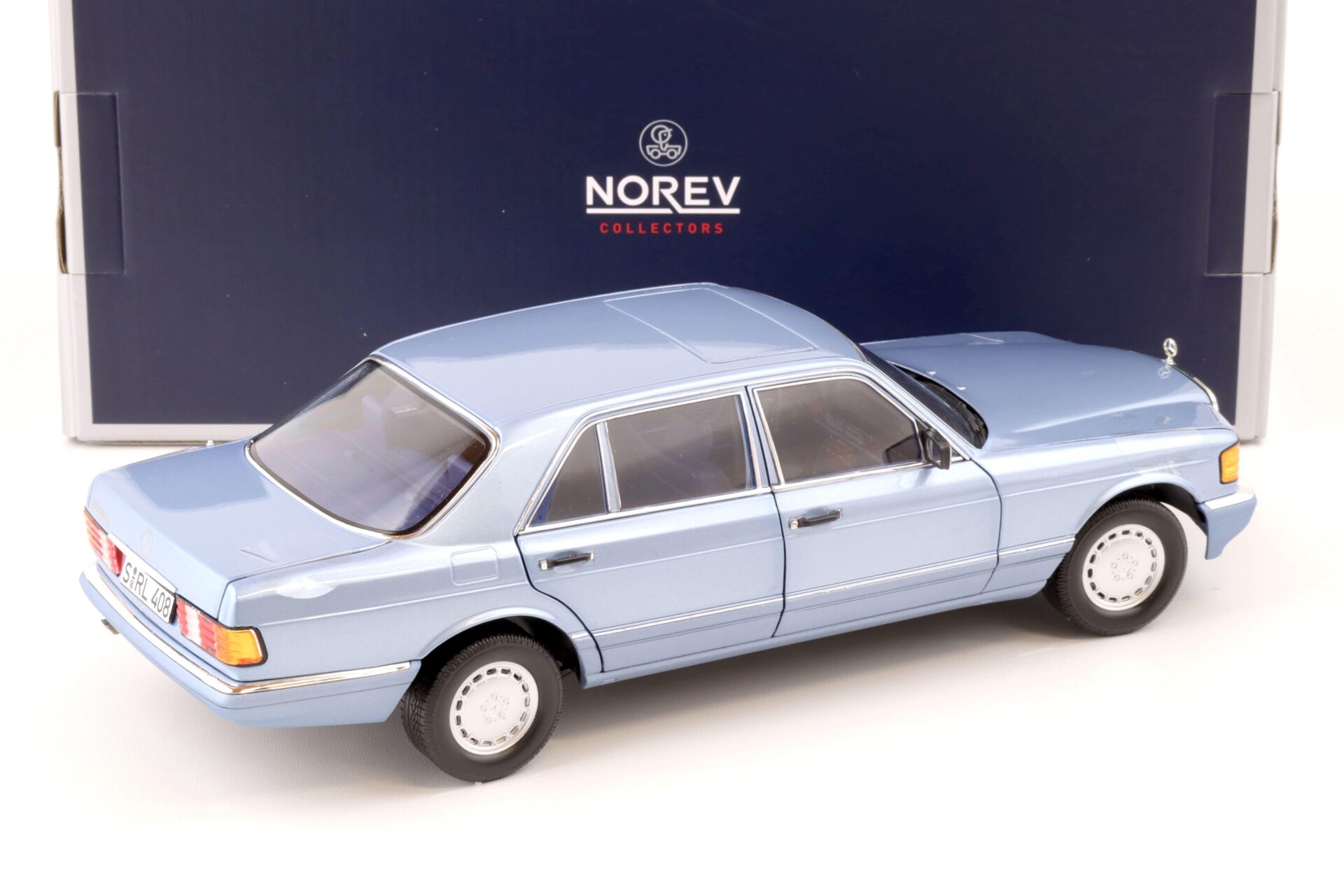 1:18 Norev Mercedes 560 SEL W126 Limousine 1991 pearl blue metallic