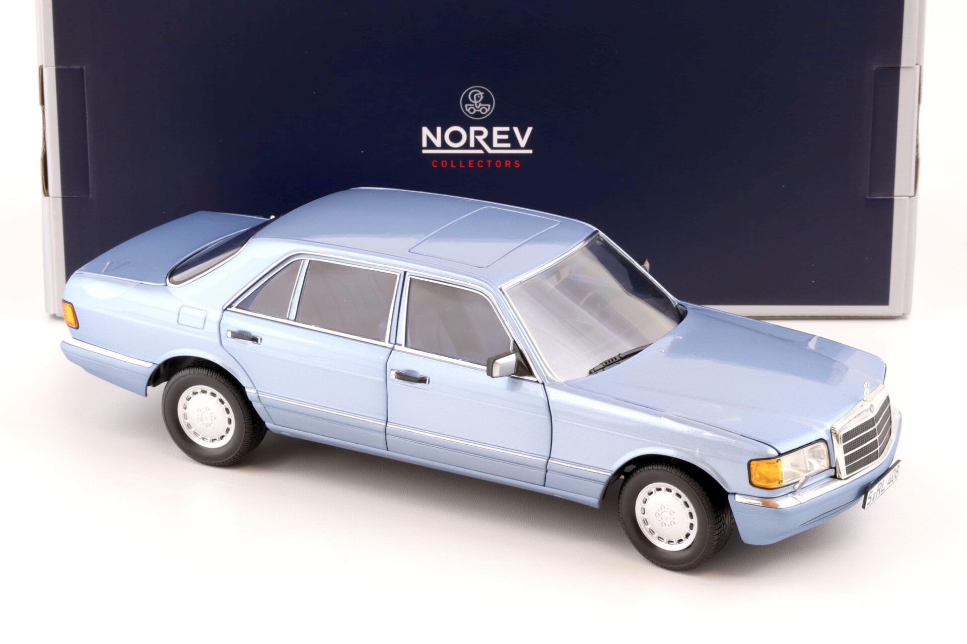 1:18 Norev Mercedes 560 SEL W126 Limousine 1991 pearl blue metallic