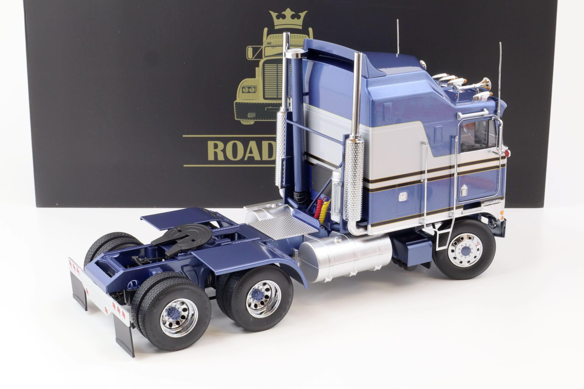 1:18 Road Kings LKW Kenworth K100 Aerodyne 1976 blue metallic/silver