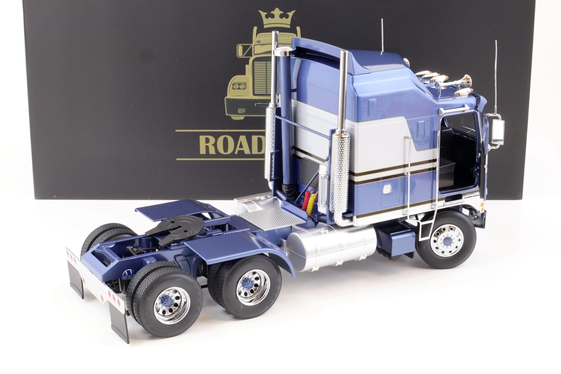 1:18 Road Kings LKW Kenworth K100 Aerodyne 1976 blue metallic/silver