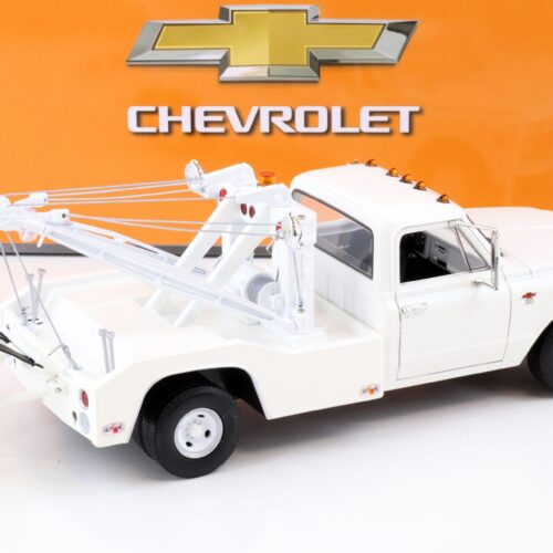 1:18 Greenlight 1968 Chevrolet C-30 Dually Wrecker Abschlepper white