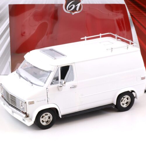1:18 Highway61 Chevrolet G-Series VAN 1976 white with Ladder roof rack