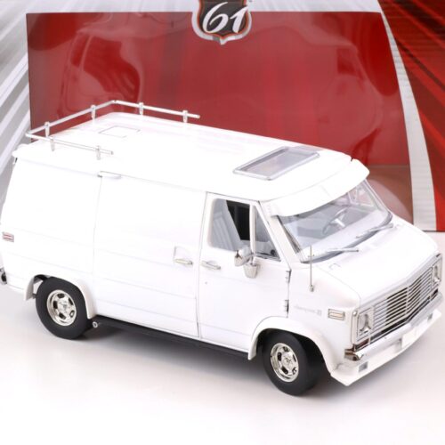 1:18 Highway61 Chevrolet G-Series VAN 1976 white with Ladder roof rack