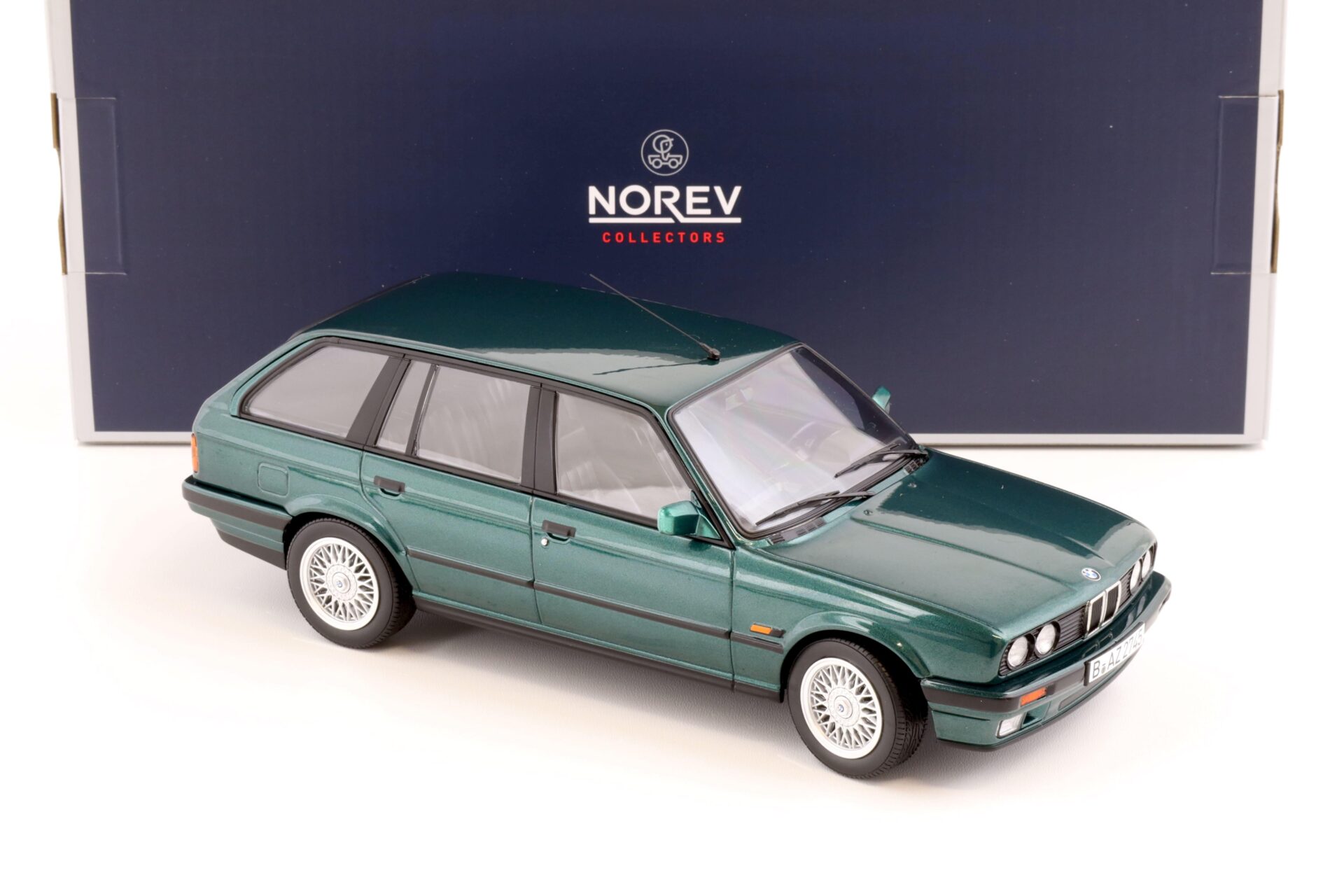 1:18 Norev BMW 325i (E30) Touring 1990 green metallic