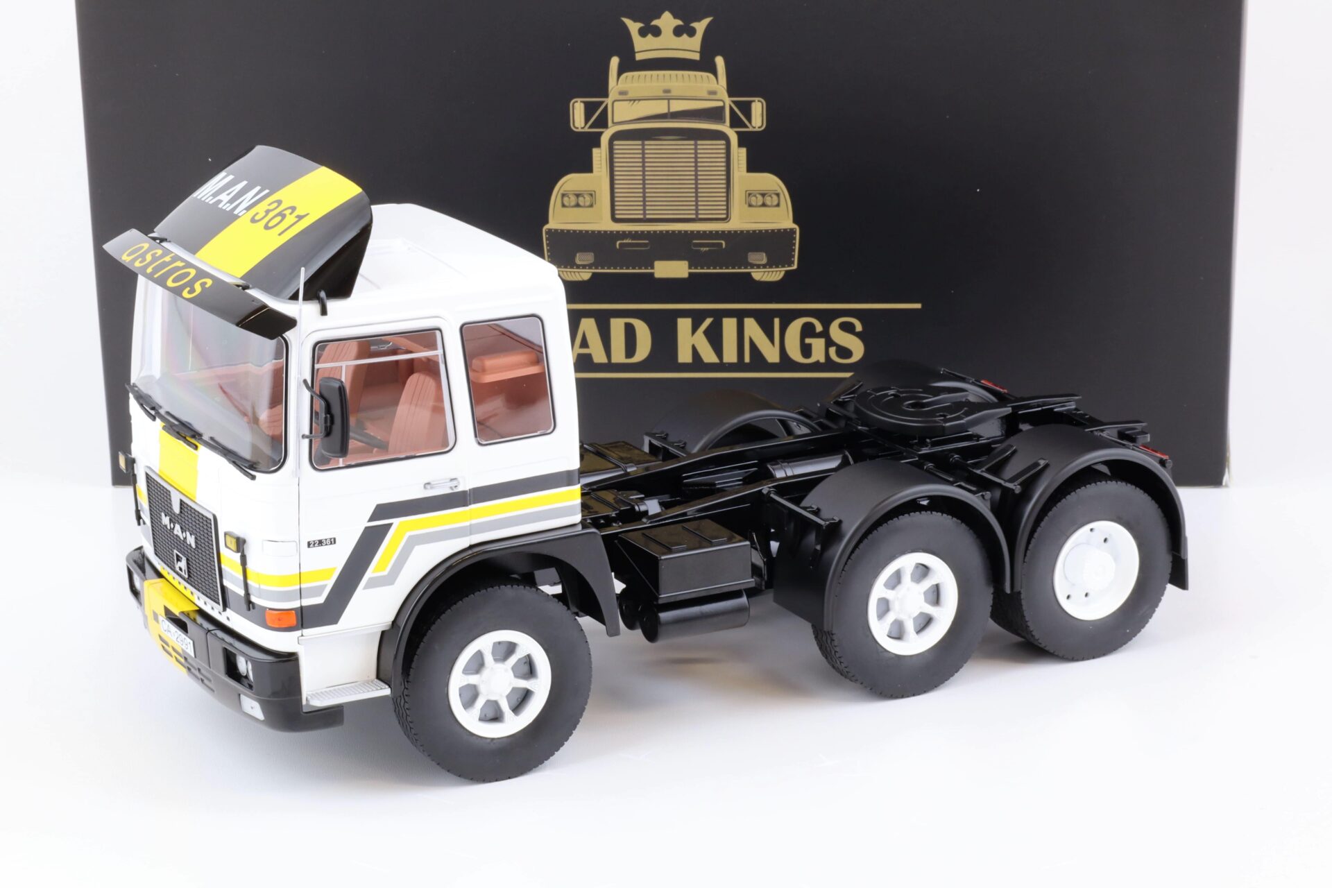 1:18 Road Kings LKW MAN F8 22.361 white/yellow 1978 AUF ACHSE