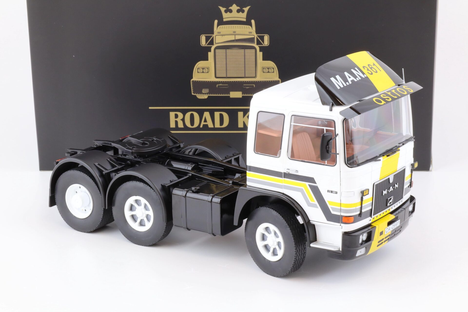 1:18 Road Kings LKW MAN F8 22.361 white/yellow 1978 AUF ACHSE