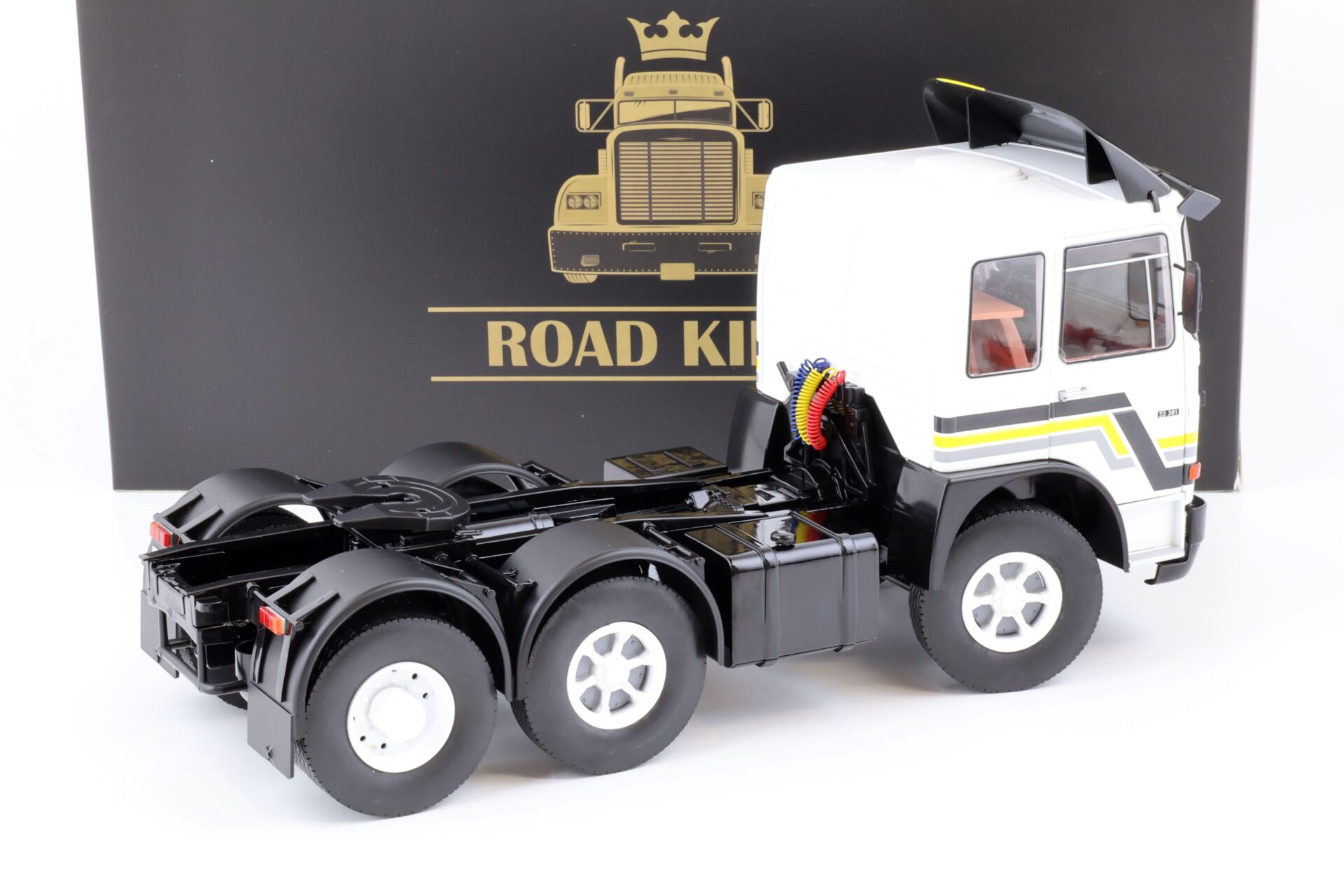 1:18 Road Kings LKW MAN F8 22.361 white/yellow 1978 AUF ACHSE