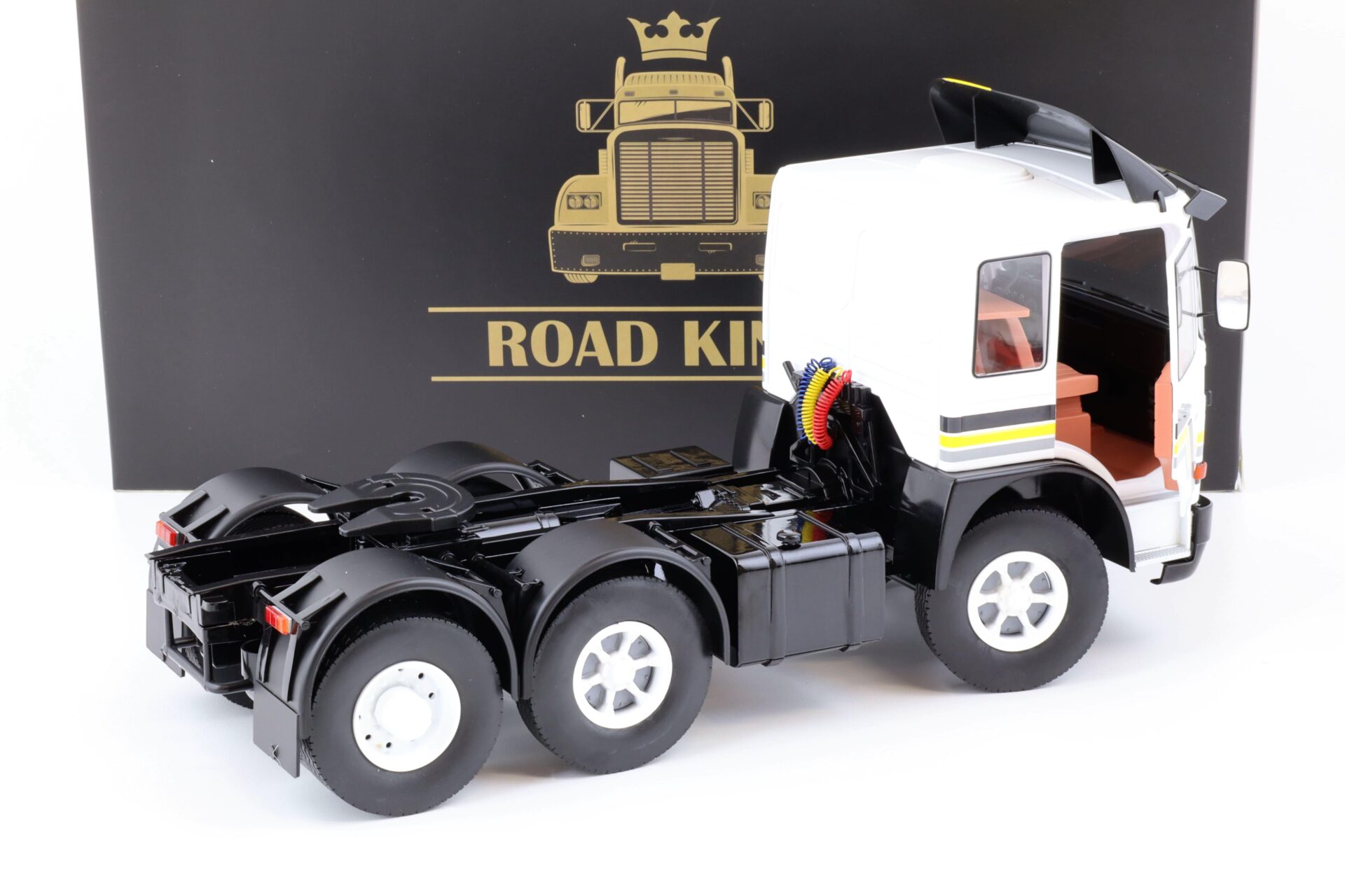 1:18 Road Kings LKW MAN F8 22.361 white/yellow 1978 AUF ACHSE