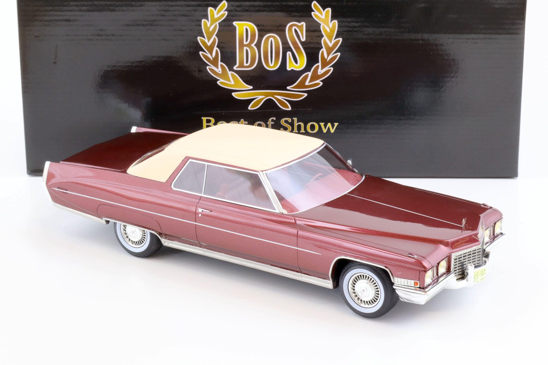 1:18 BOS-Models 1972 Cadillac Coupe de Ville metallic red/ white BOS095