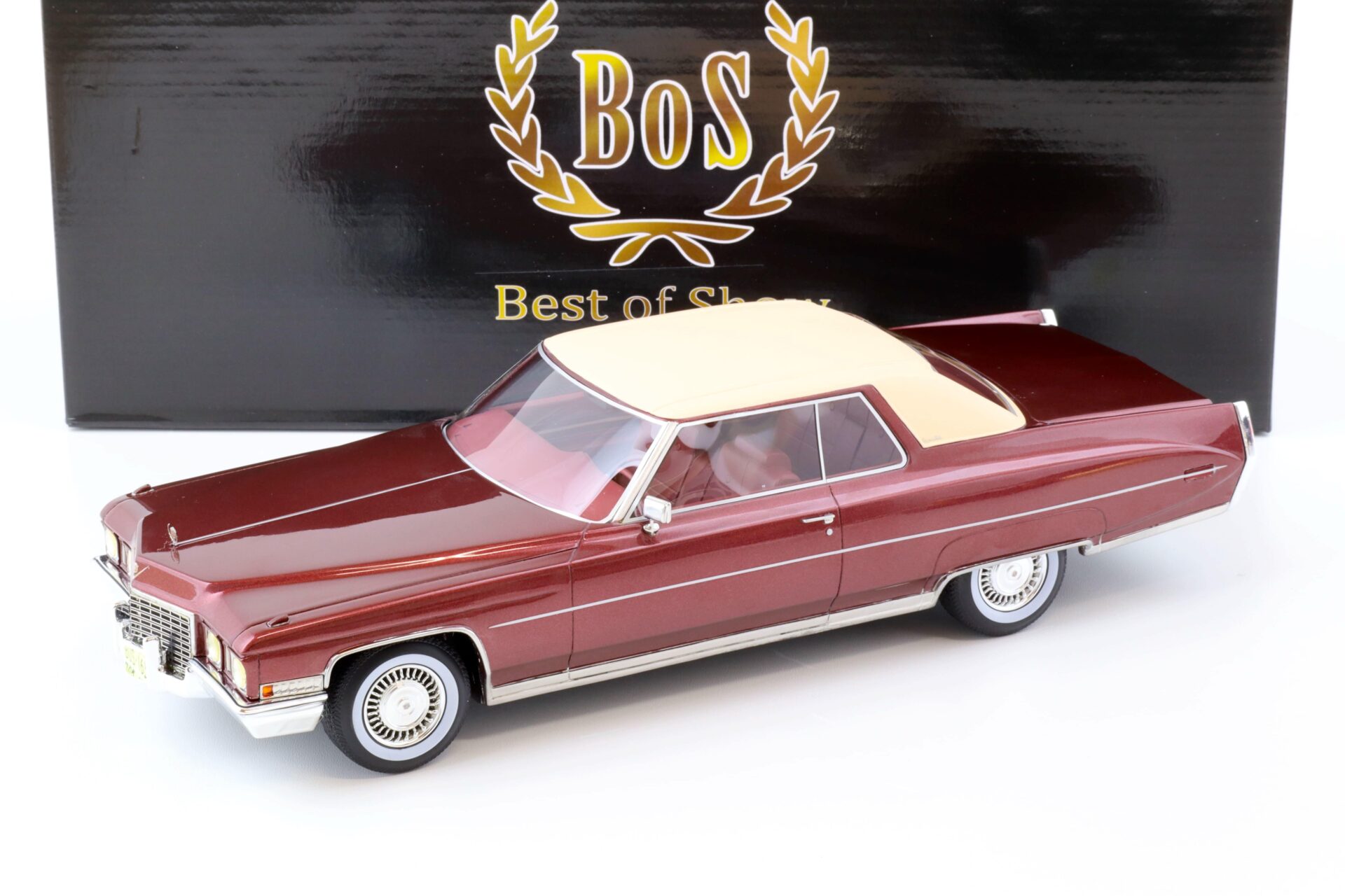 ID 72132 orig.jpg 1:18 BOS-Models 1972 Cadillac Coupe de Ville metallic red/ white BOS095