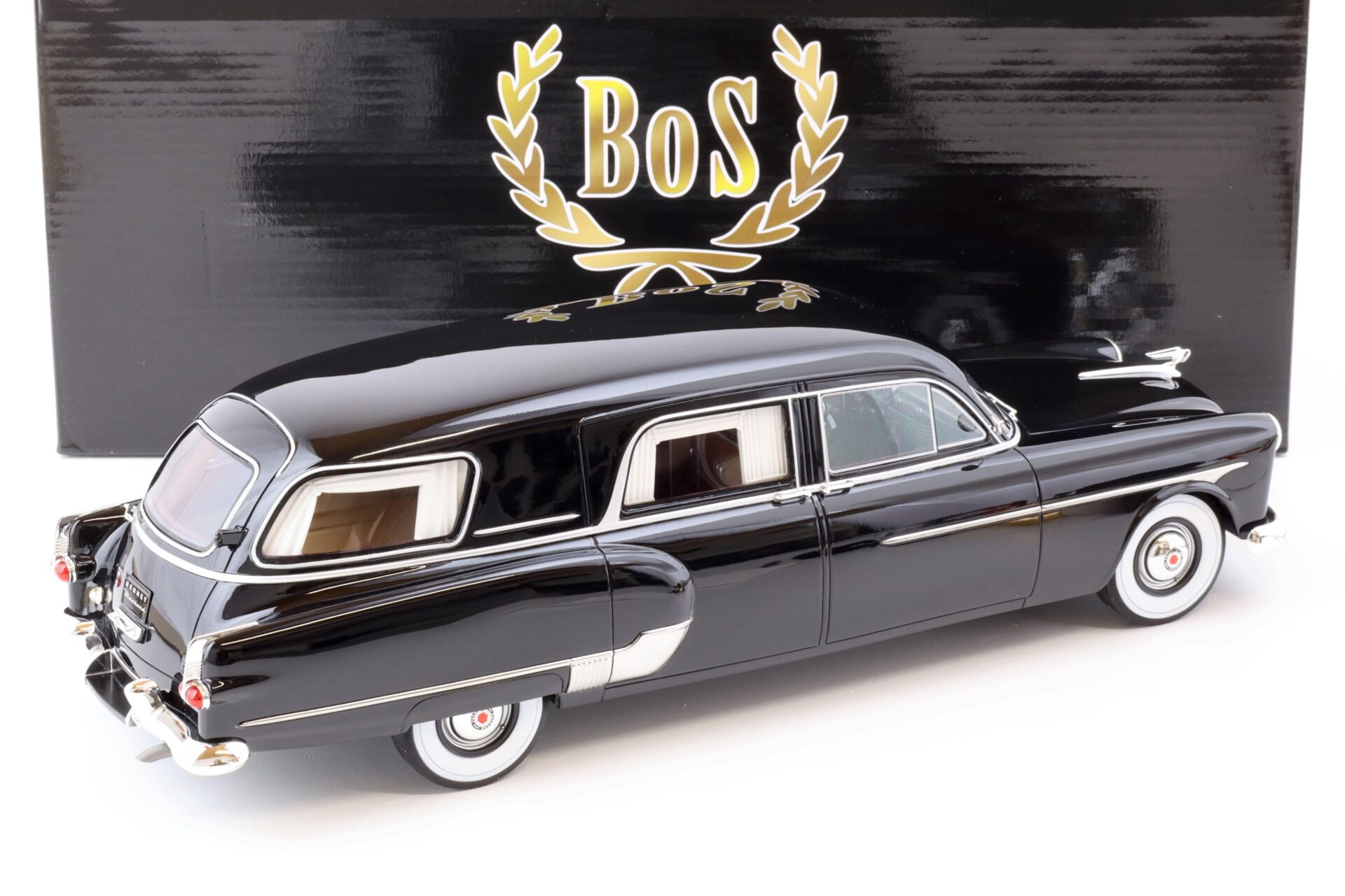1:18 BOS-Models 1952 Packard Henney Hearse black BOS342