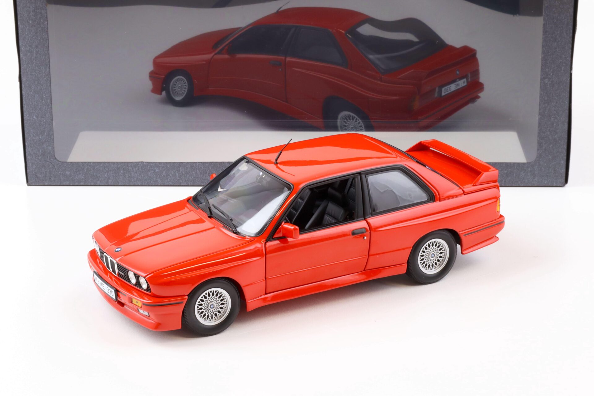 1:18 Minichamps BMW M3 E30 Coupe 1987 red DEALER VERSION