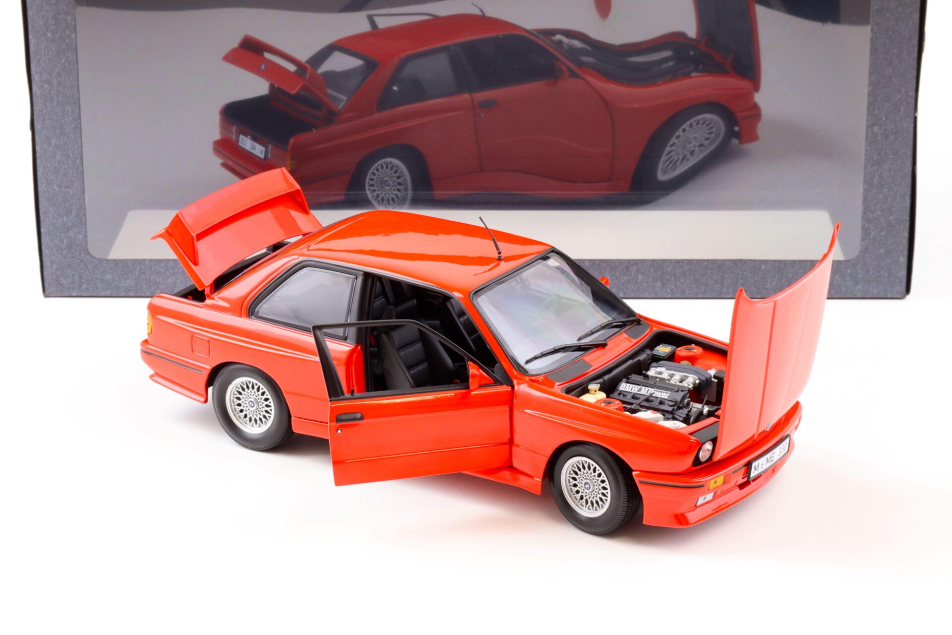 1:18 Minichamps BMW M3 E30 Coupe 1987 red DEALER VERSION