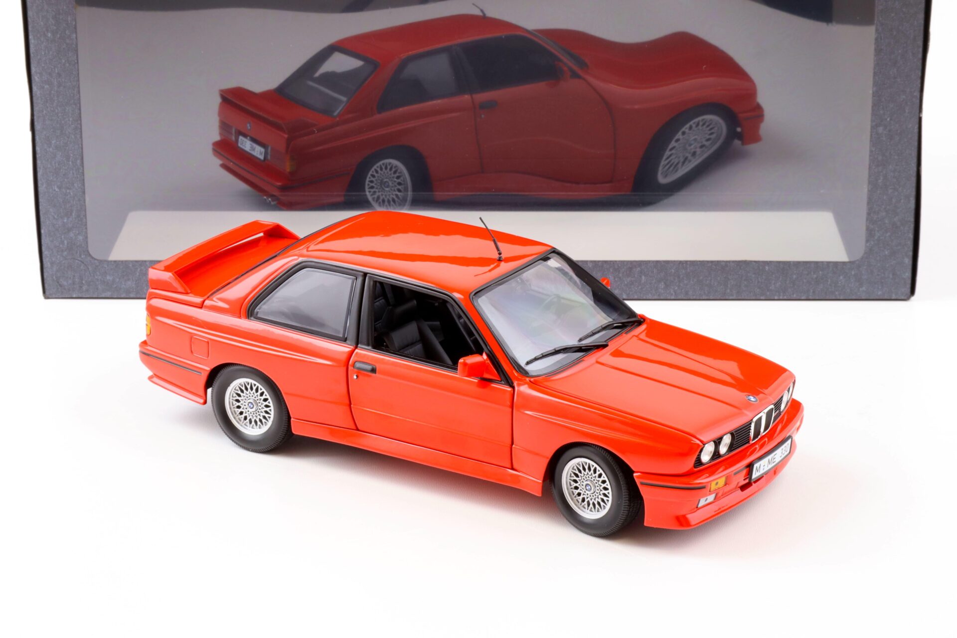 1:18 Minichamps BMW M3 E30 Coupe 1987 red DEALER VERSION