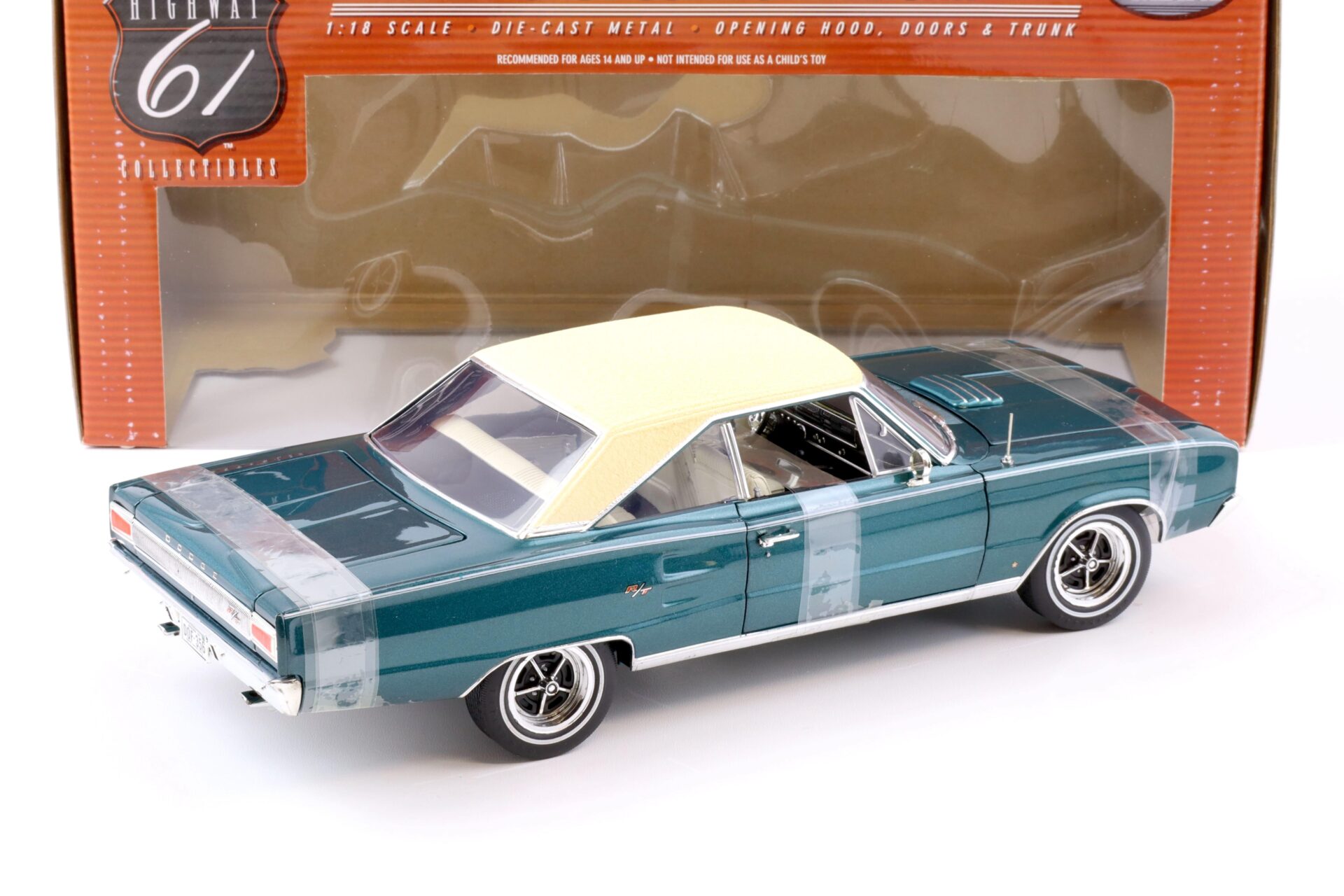 1:18 Highway61 1967 Dodge Coronet R/T green/ beige 50425