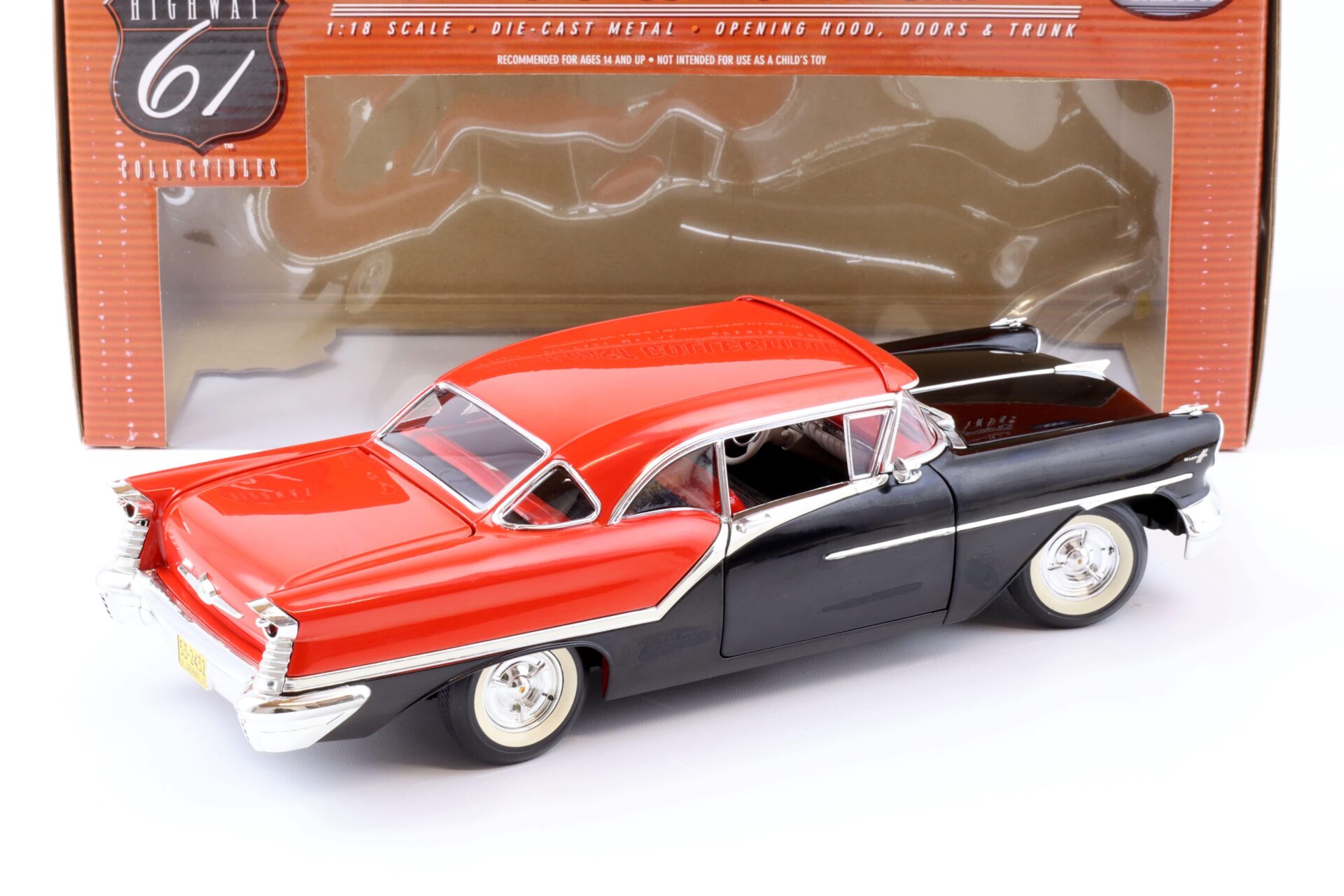 1:18 Highway61 1957 Oldsmobile Super 88 black/ red 50444