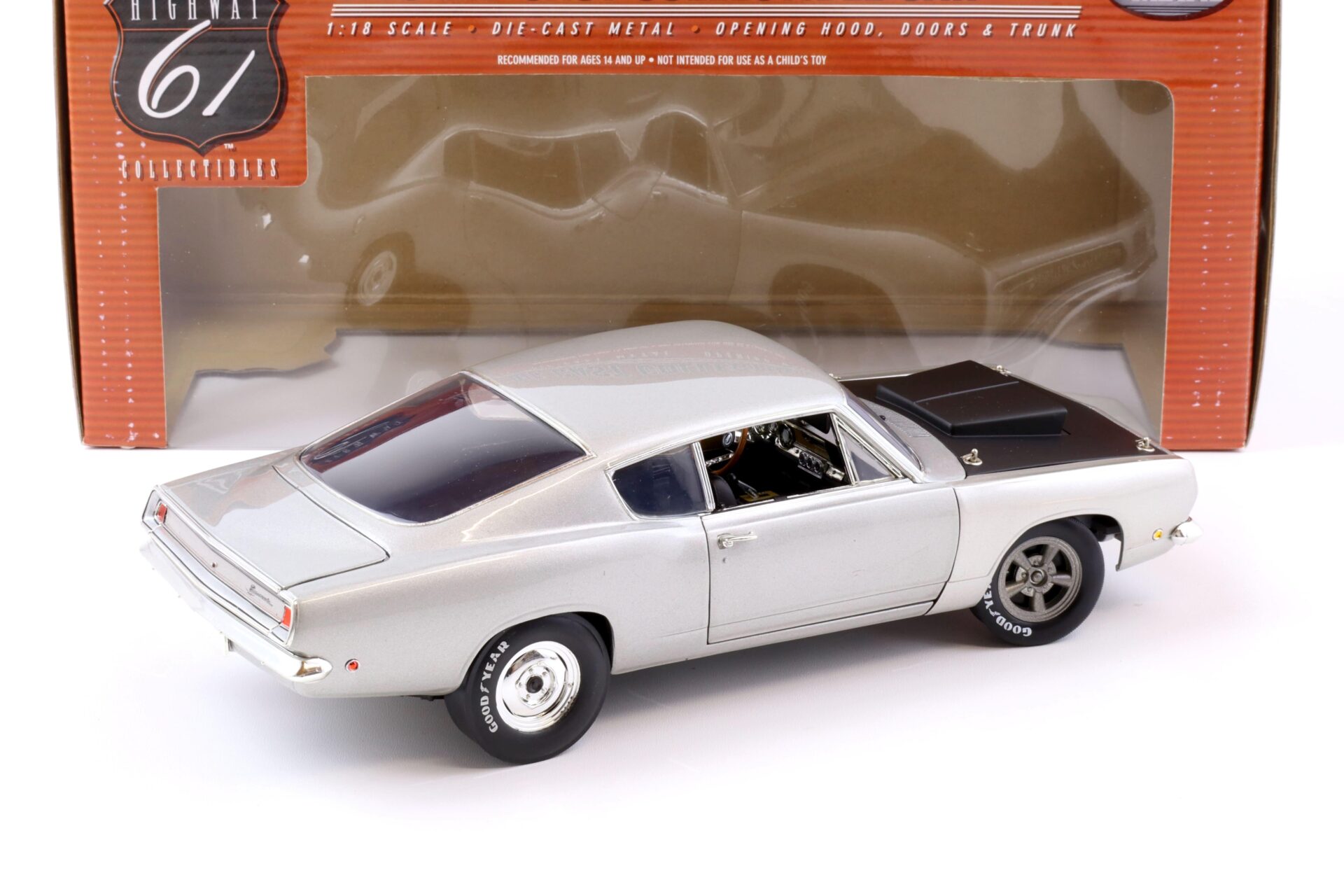 1:18 Highway61 1968 Plymouth Barracuda silver/ black 50314A