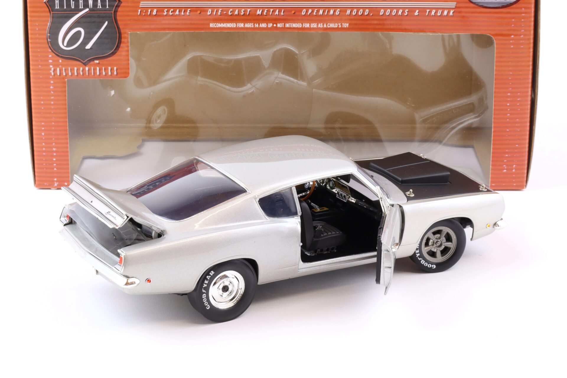 1:18 Highway61 1968 Plymouth Barracuda silver/ black 50314A