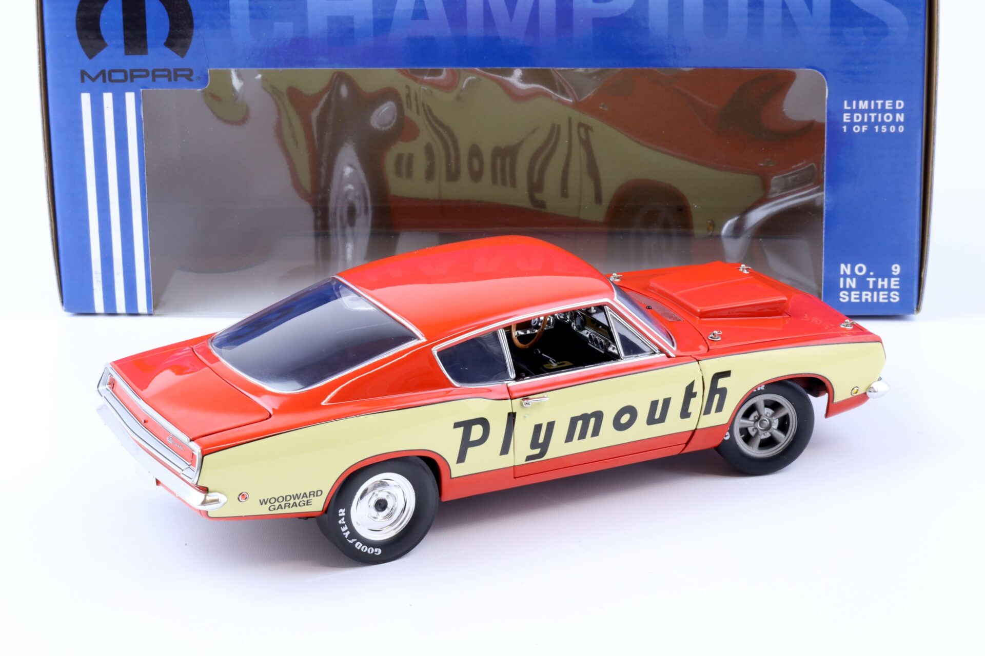 1:18 Highway61 1968 Plymouth Barracuda Hemi MULE CAR red/ beige