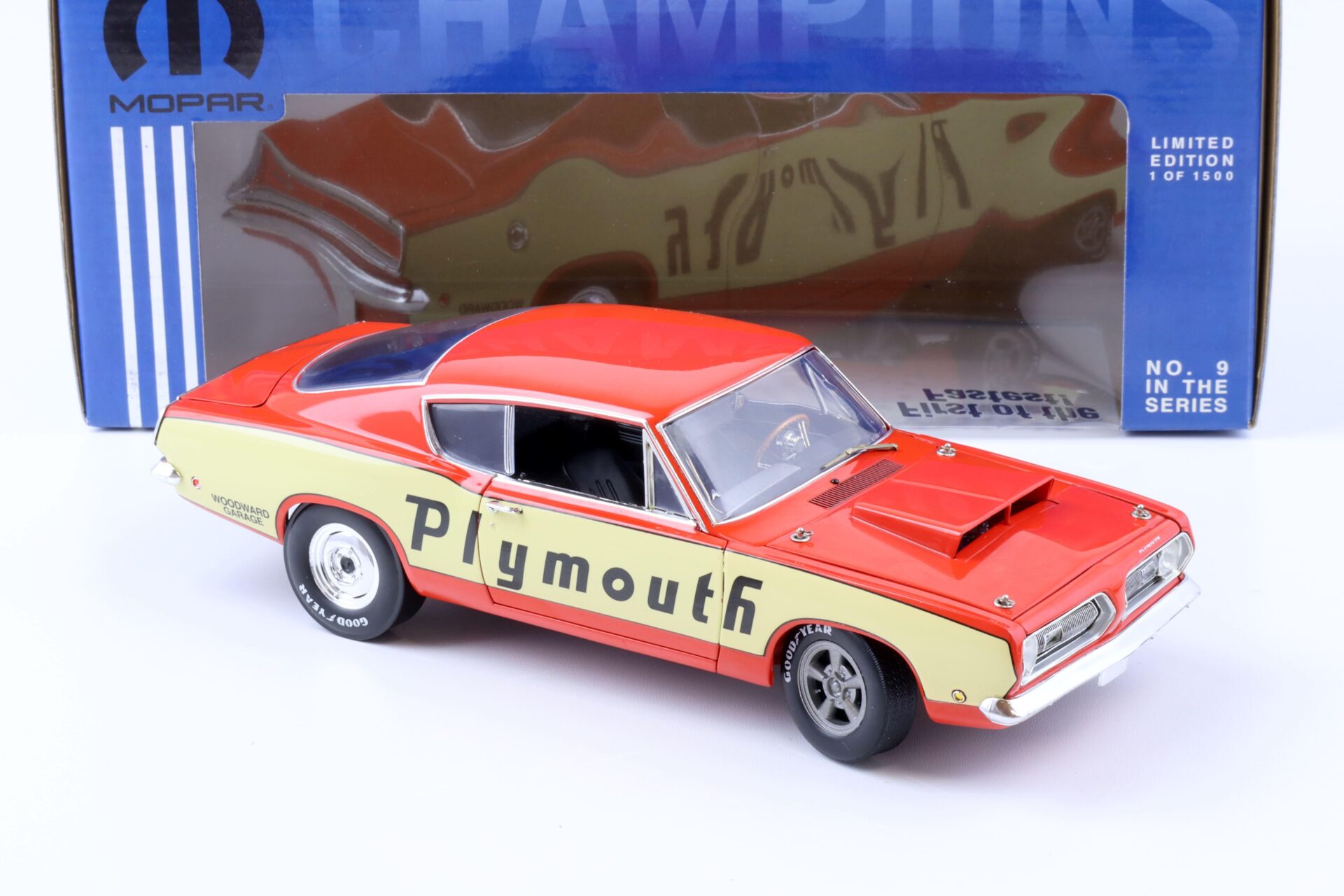 1:18 Highway61 1968 Plymouth Barracuda Hemi MULE CAR red/ beige