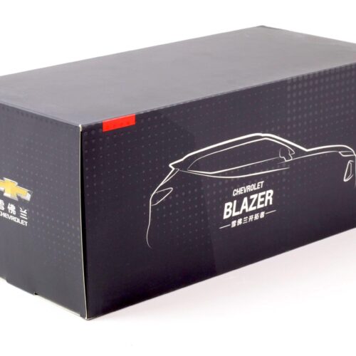 1:18 SAIC GM Chevrolet Blazer RS black 2020 DEALER VERSION - Image 4