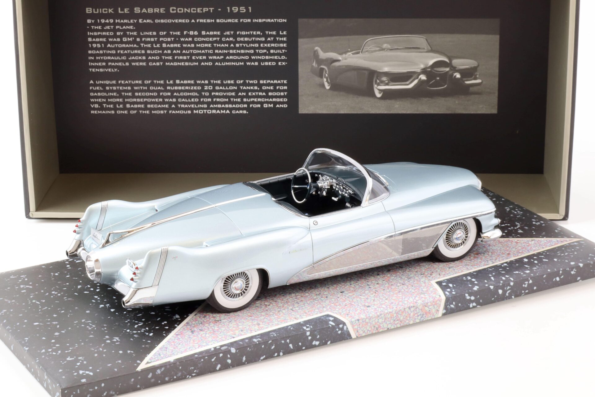 1:18 Minichamps Buick Le Sabre Concept Car 1951 blue metallic