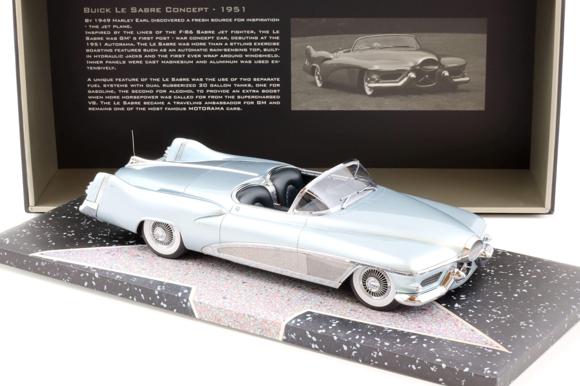 1:18 Minichamps Buick Le Sabre Concept Car 1951 blue metallic
