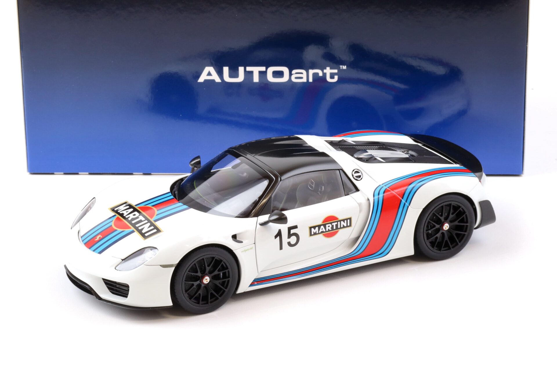 ID 72409 orig.jpg 1:18 AUTOart Porsche 918 Spyder 2013 white Martini Livery 77927