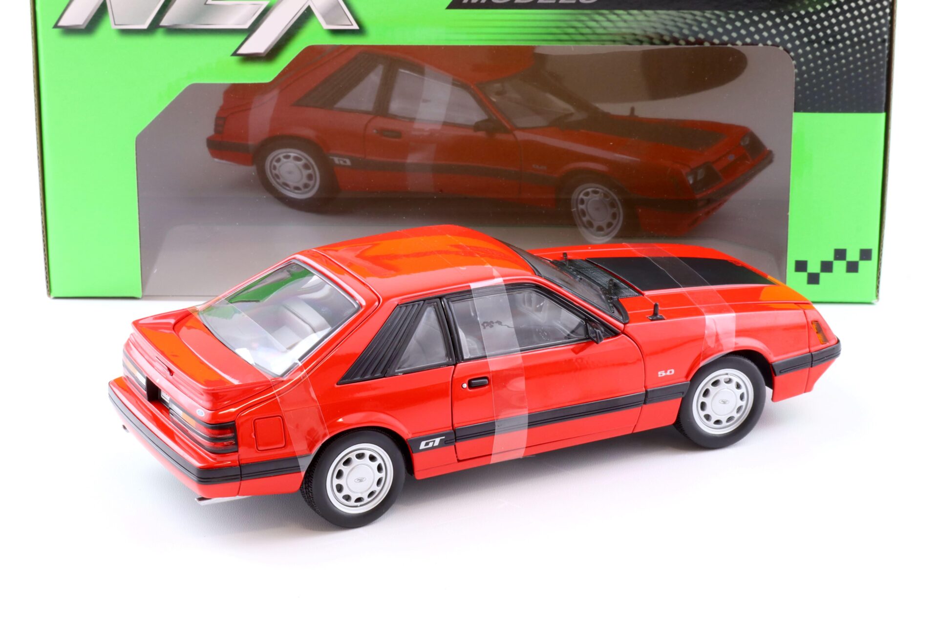 1:18 Welly NEX 1986 Ford Mustang GT 5.0 Coupe red