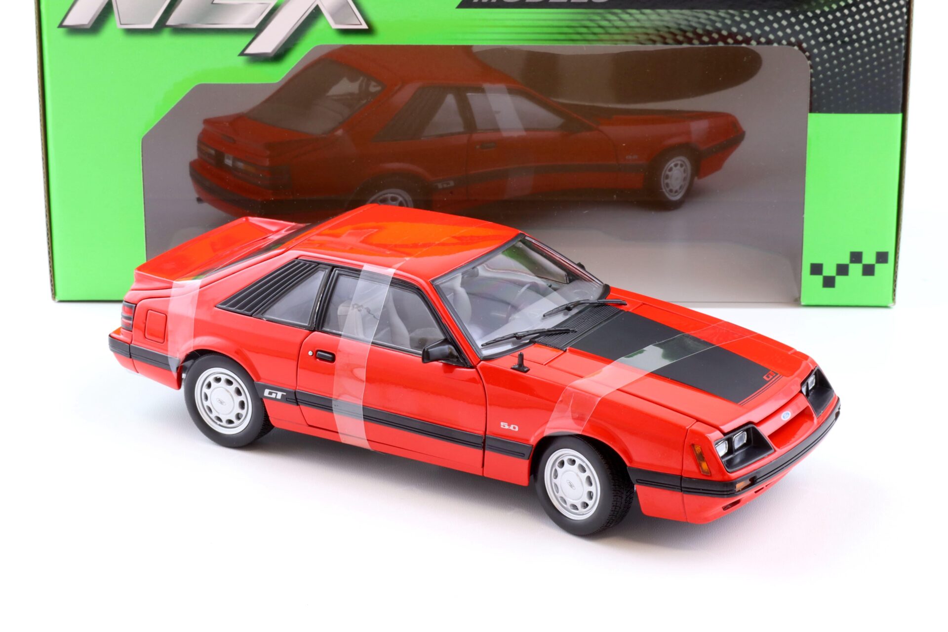 1:18 Welly NEX 1986 Ford Mustang GT 5.0 Coupe red