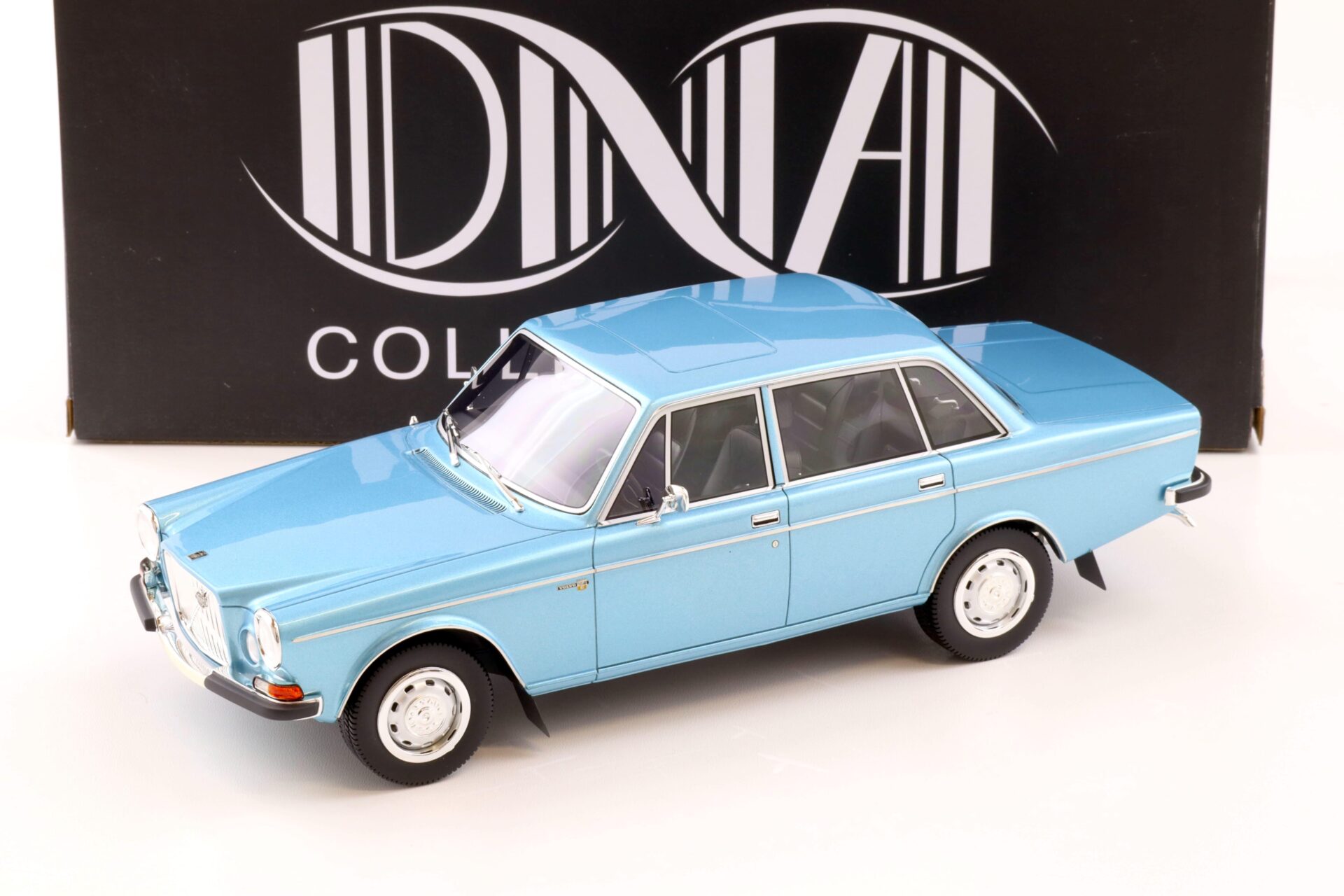 1:18 DNA Collectibles 1972 Volvo 164 E Limousine blue metallic