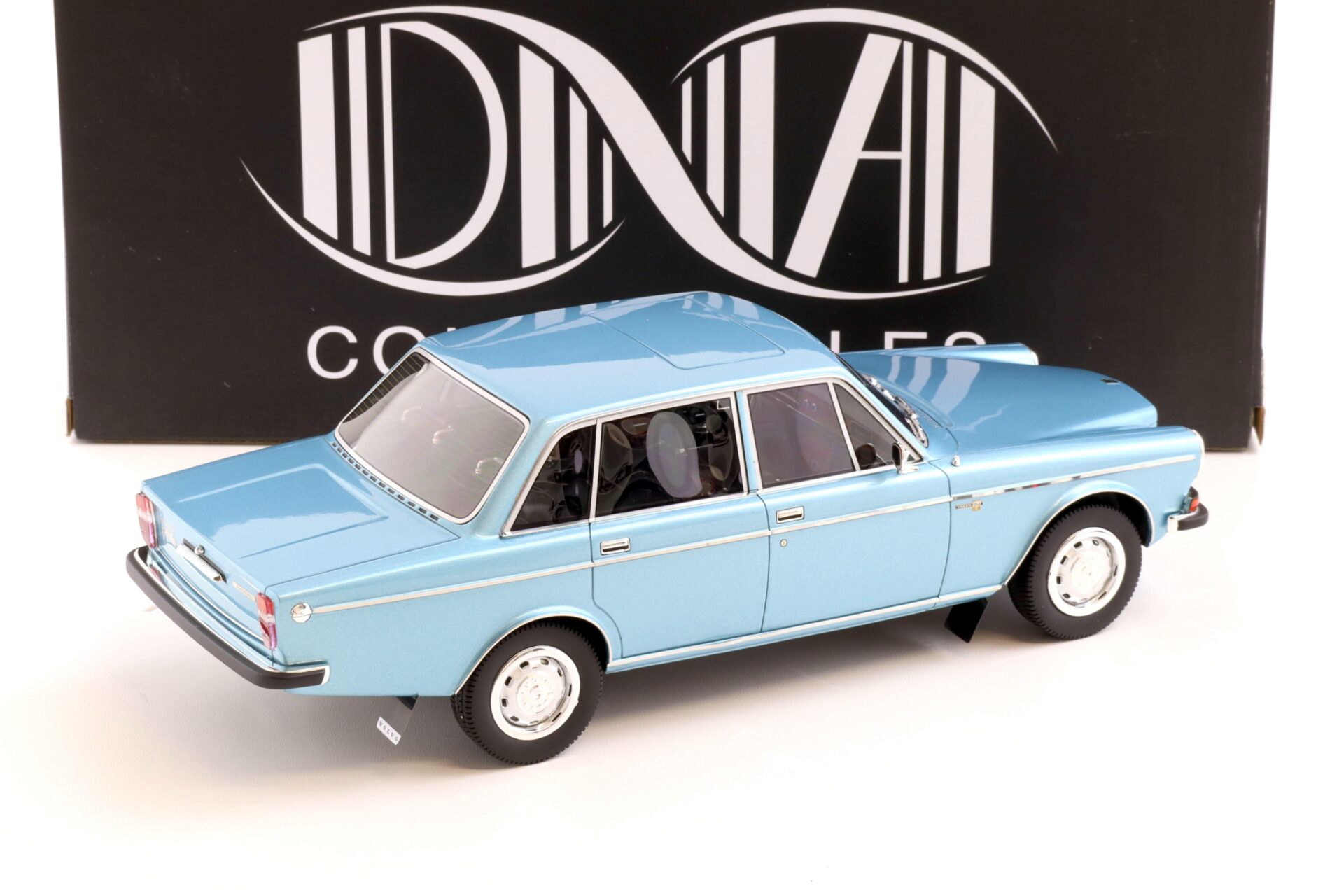 1:18 DNA Collectibles 1972 Volvo 164 E Limousine blue metallic