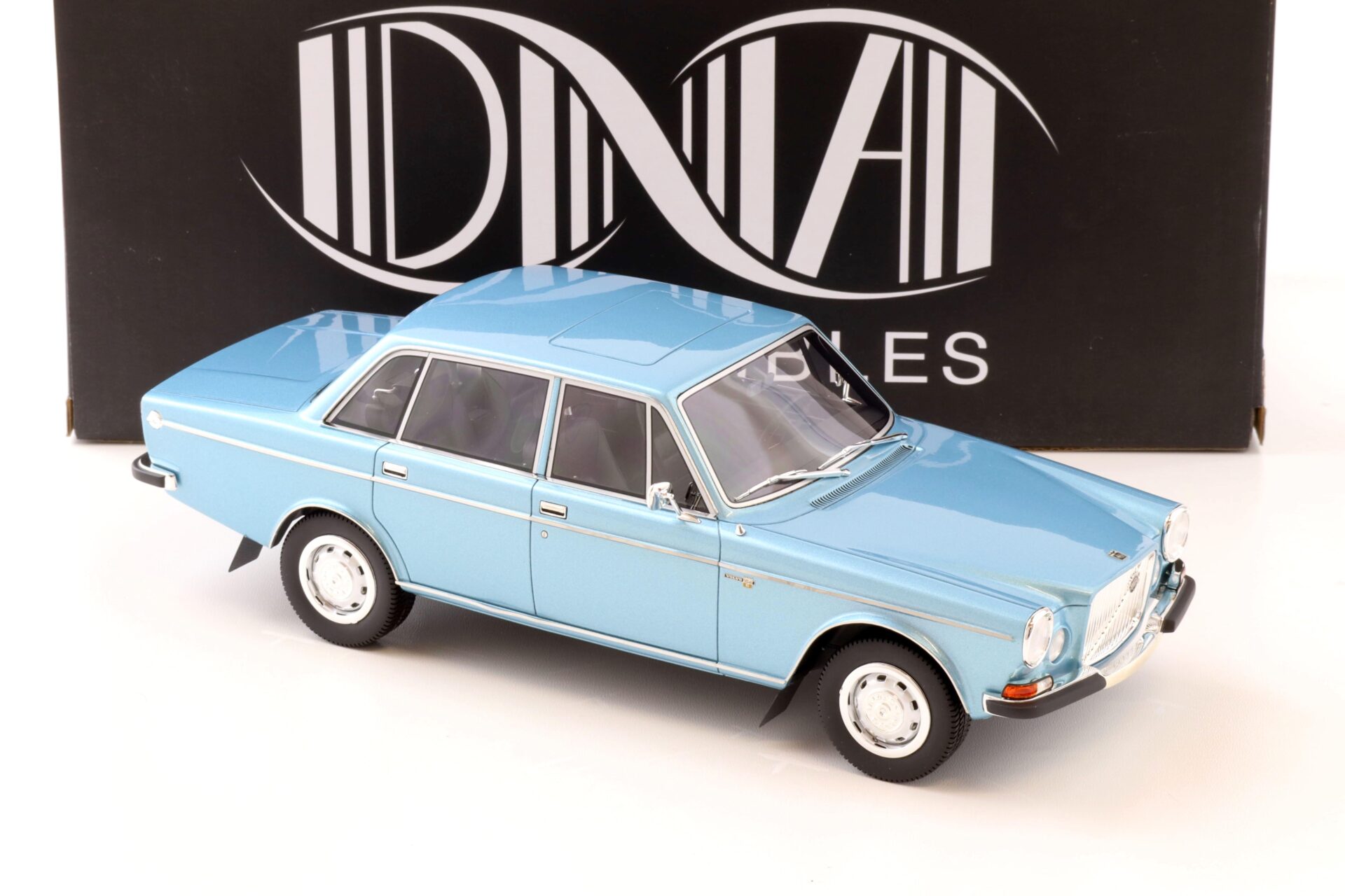 1:18 DNA Collectibles 1972 Volvo 164 E Limousine blue metallic